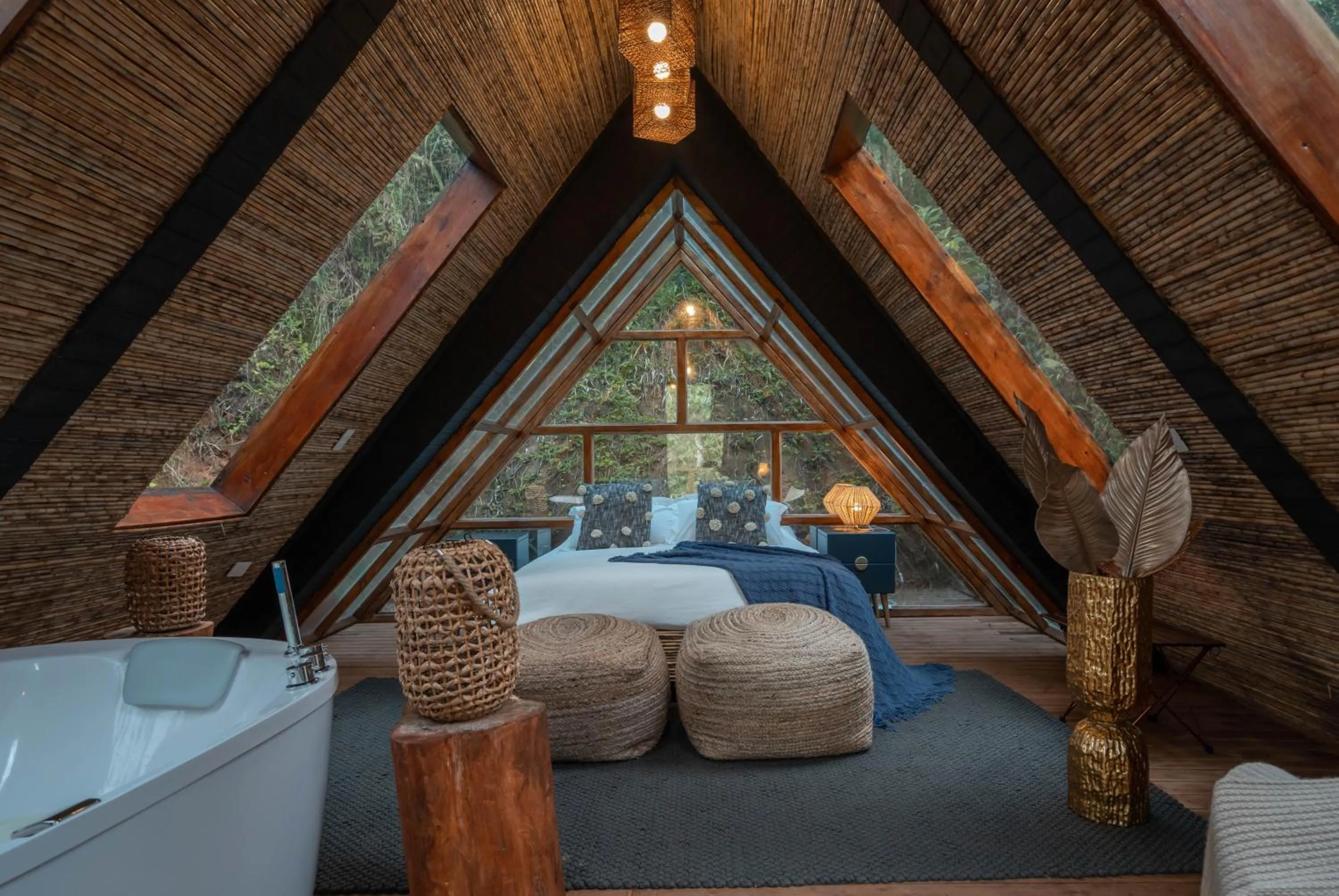 Bed in BubbleSky Glamping Guatapé
