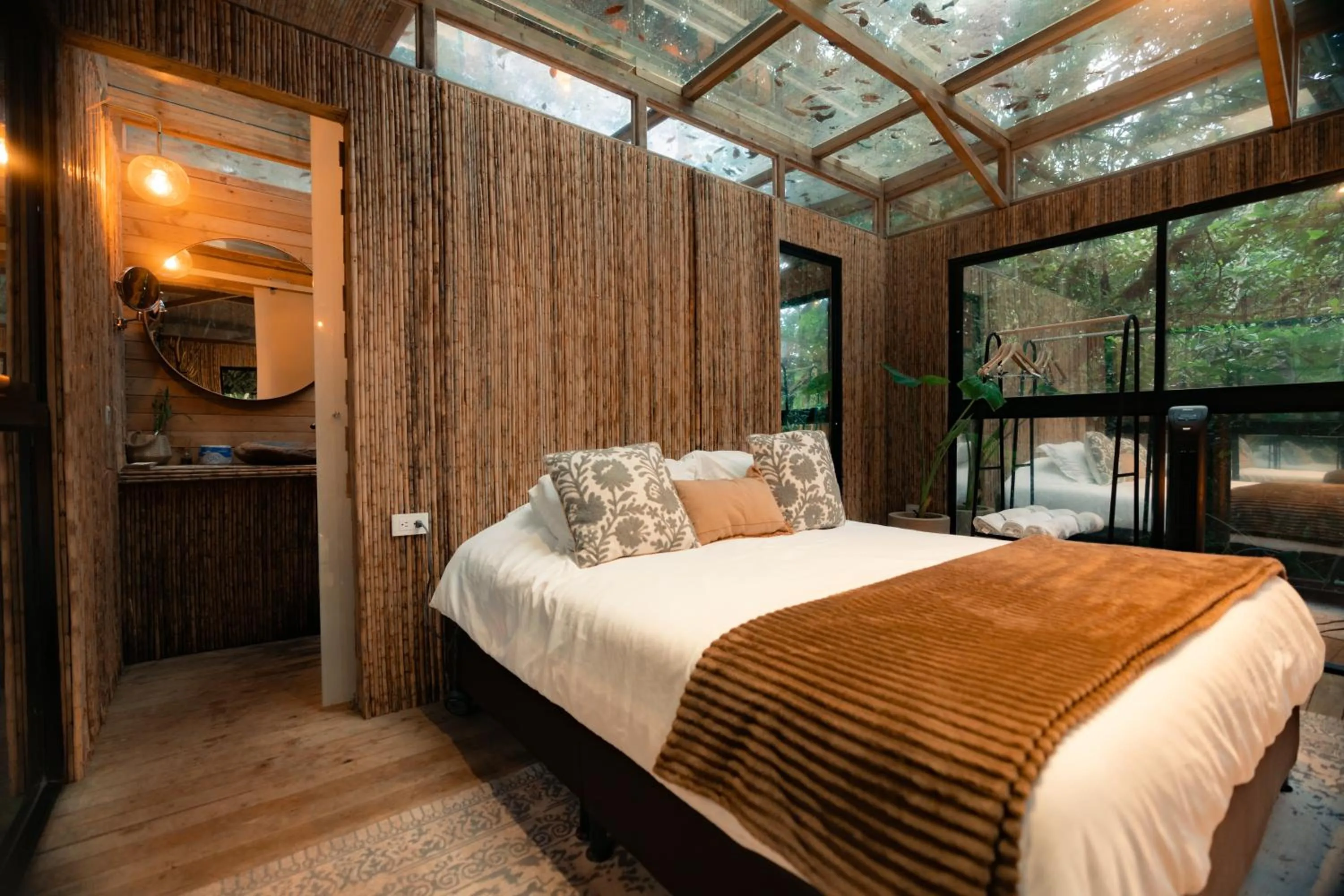 Bed in BubbleSky Glamping Guatapé