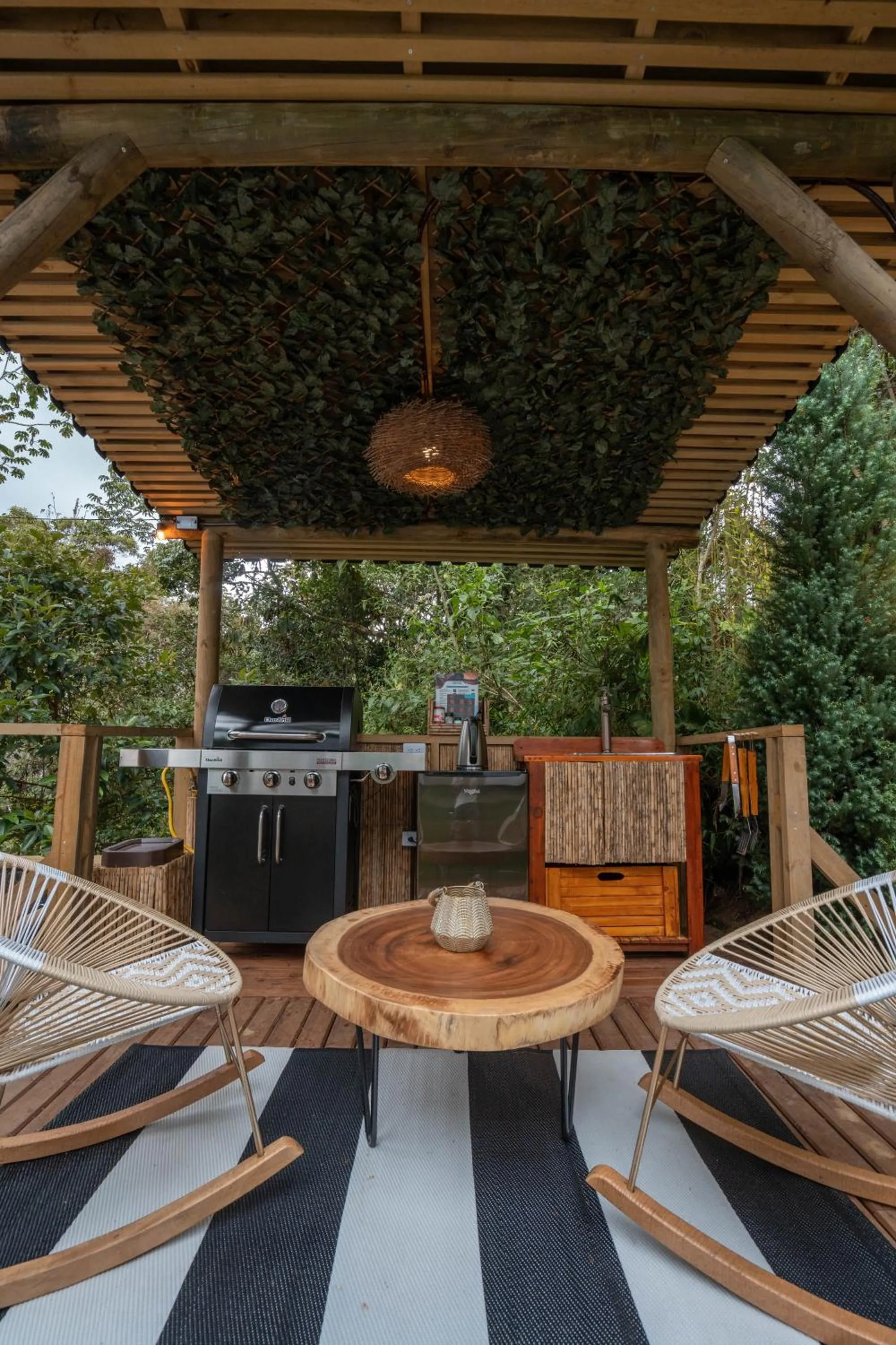 BBQ facilities in BubbleSky Glamping Guatapé