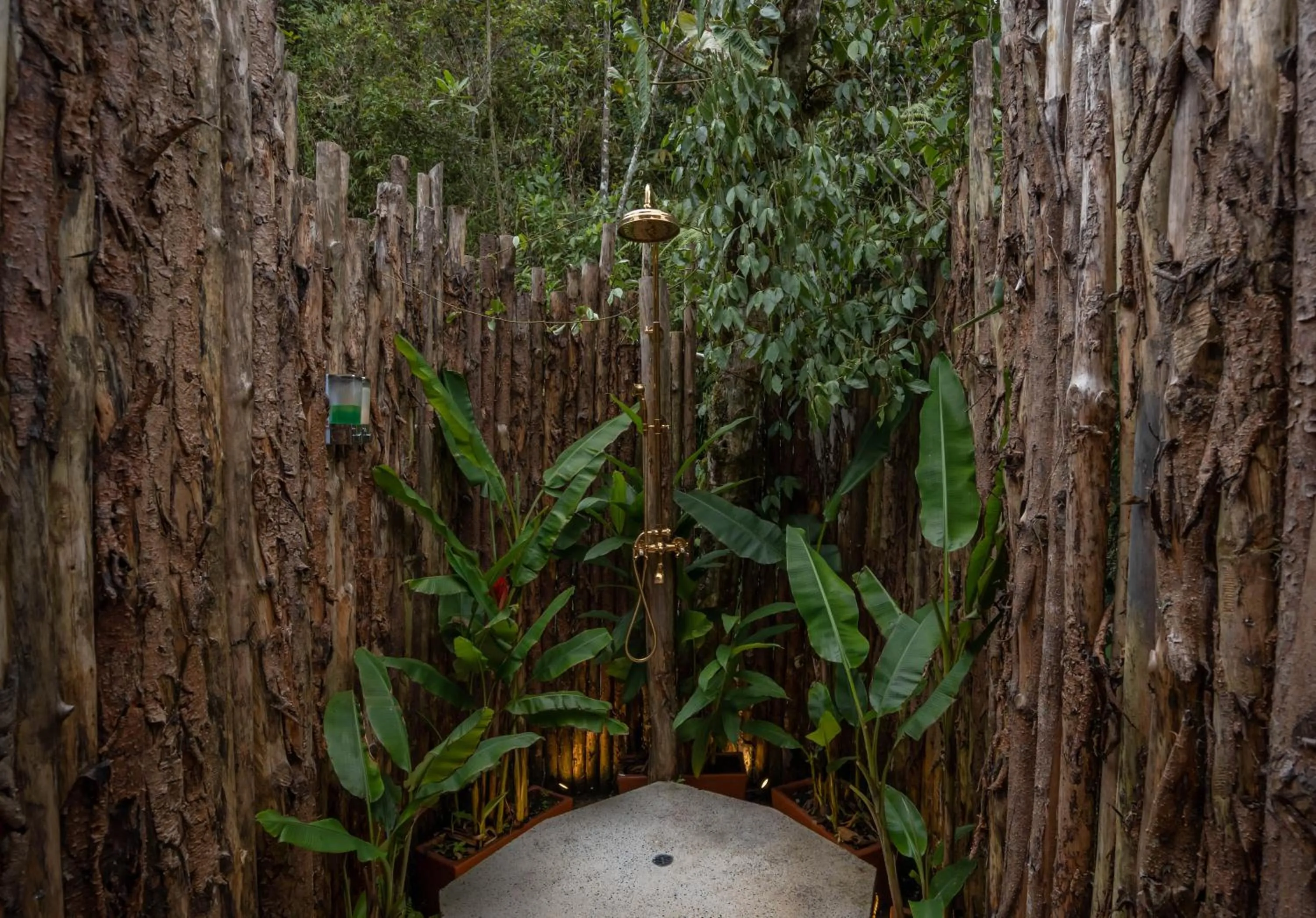 Shower in BubbleSky Glamping Guatapé