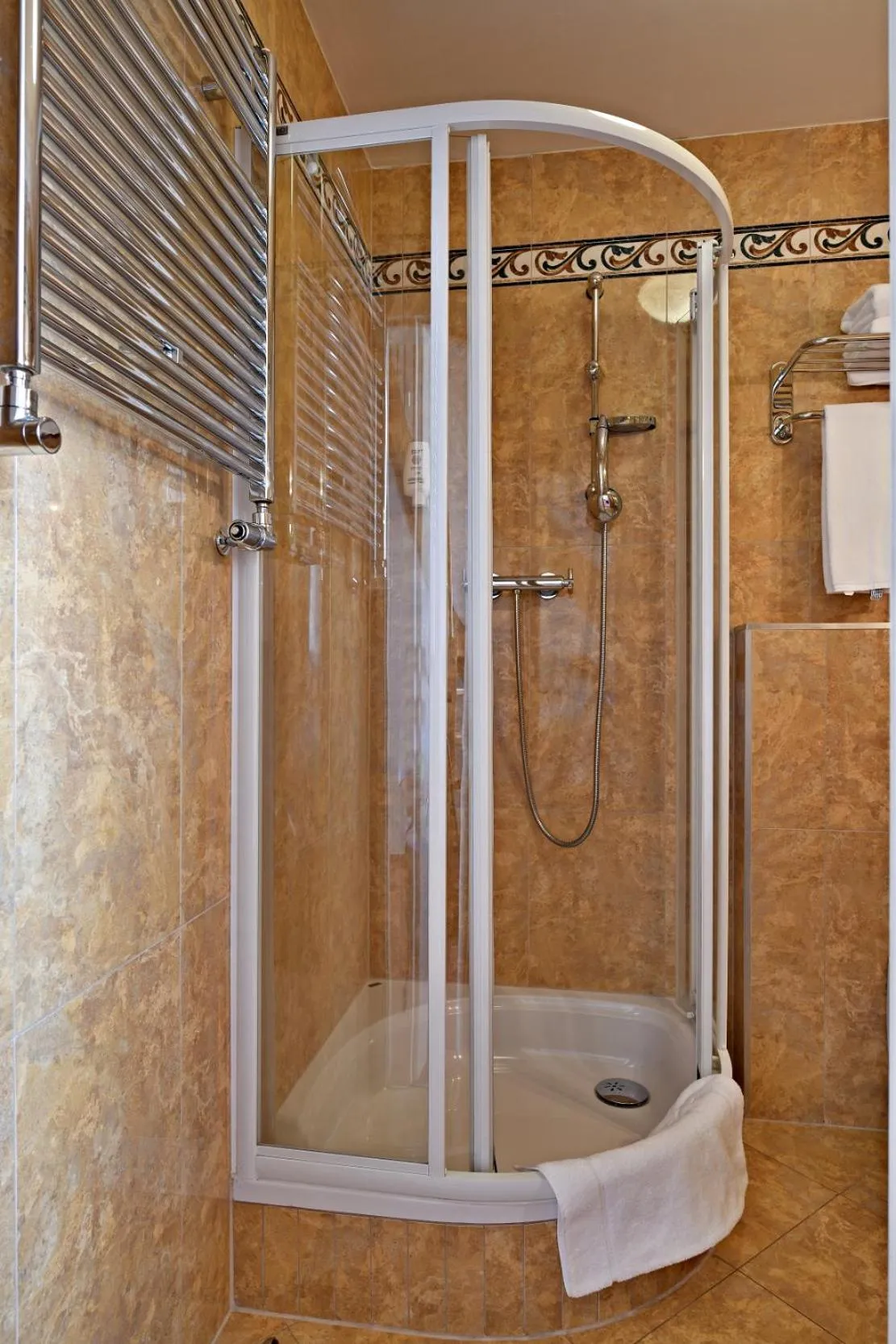 Shower in LH Hotel Dvořák Tábor Congress & Wellness