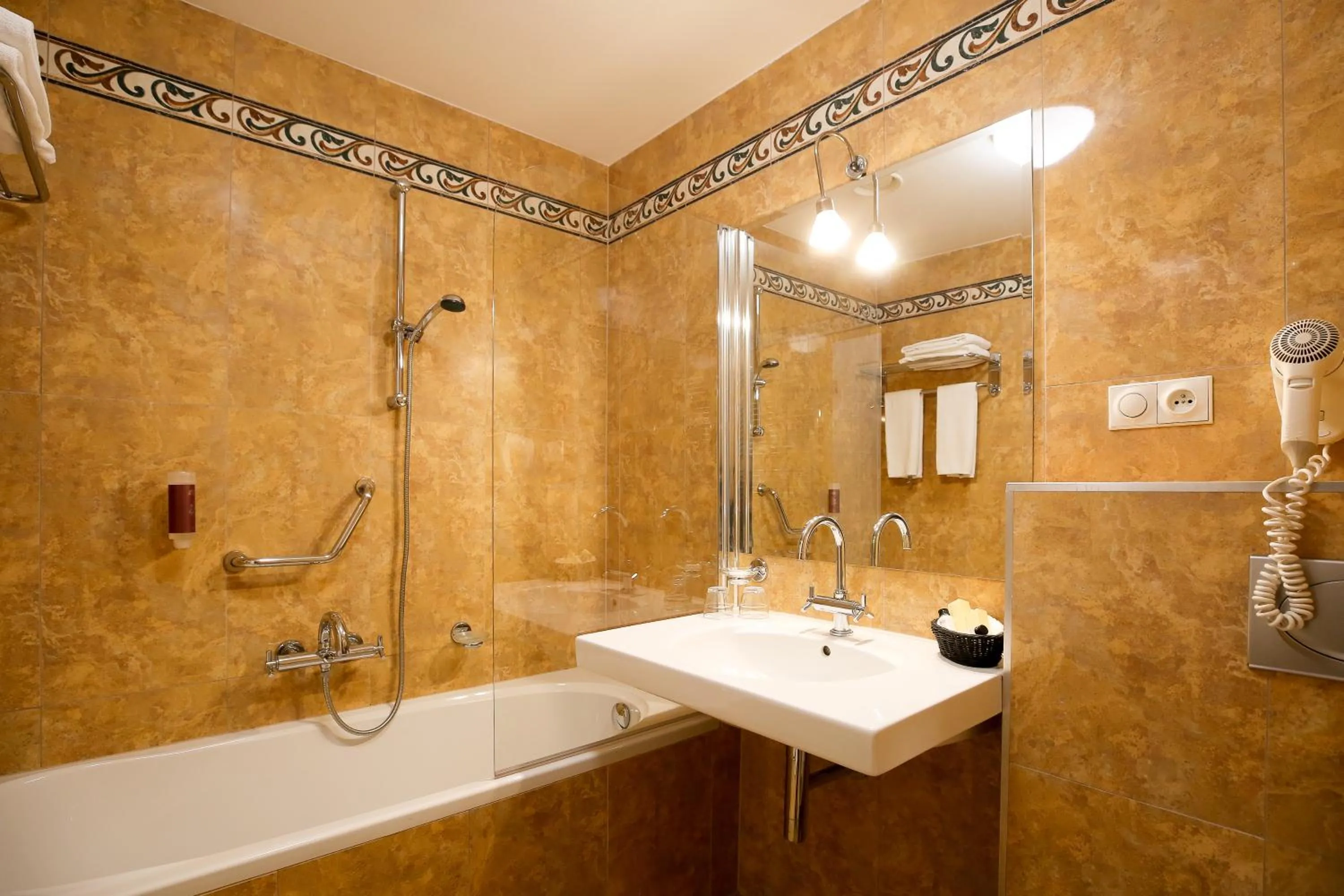 Shower in LH Hotel Dvořák Tábor Congress & Wellness