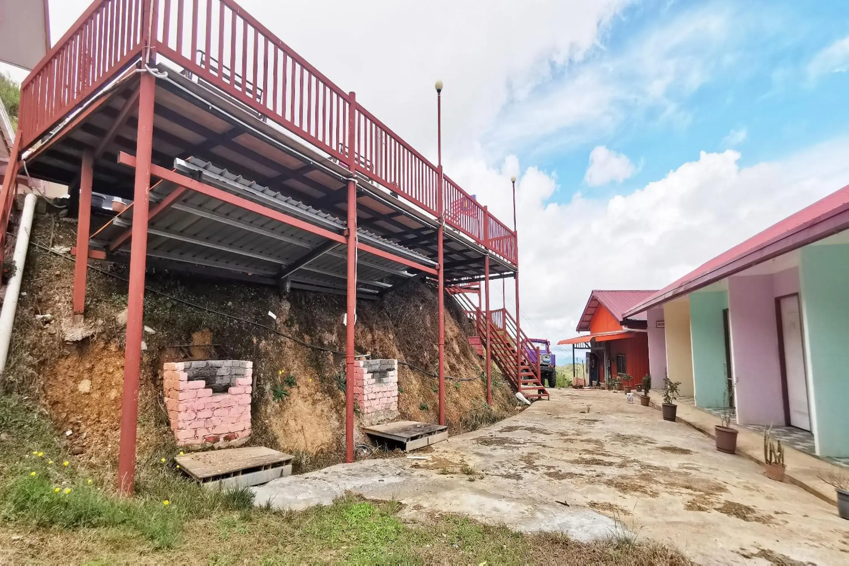 Facade/entrance in Hotel O Sosodikon Inap Desa Facade/entrance in Hotel O Sosodikon Inap Desa