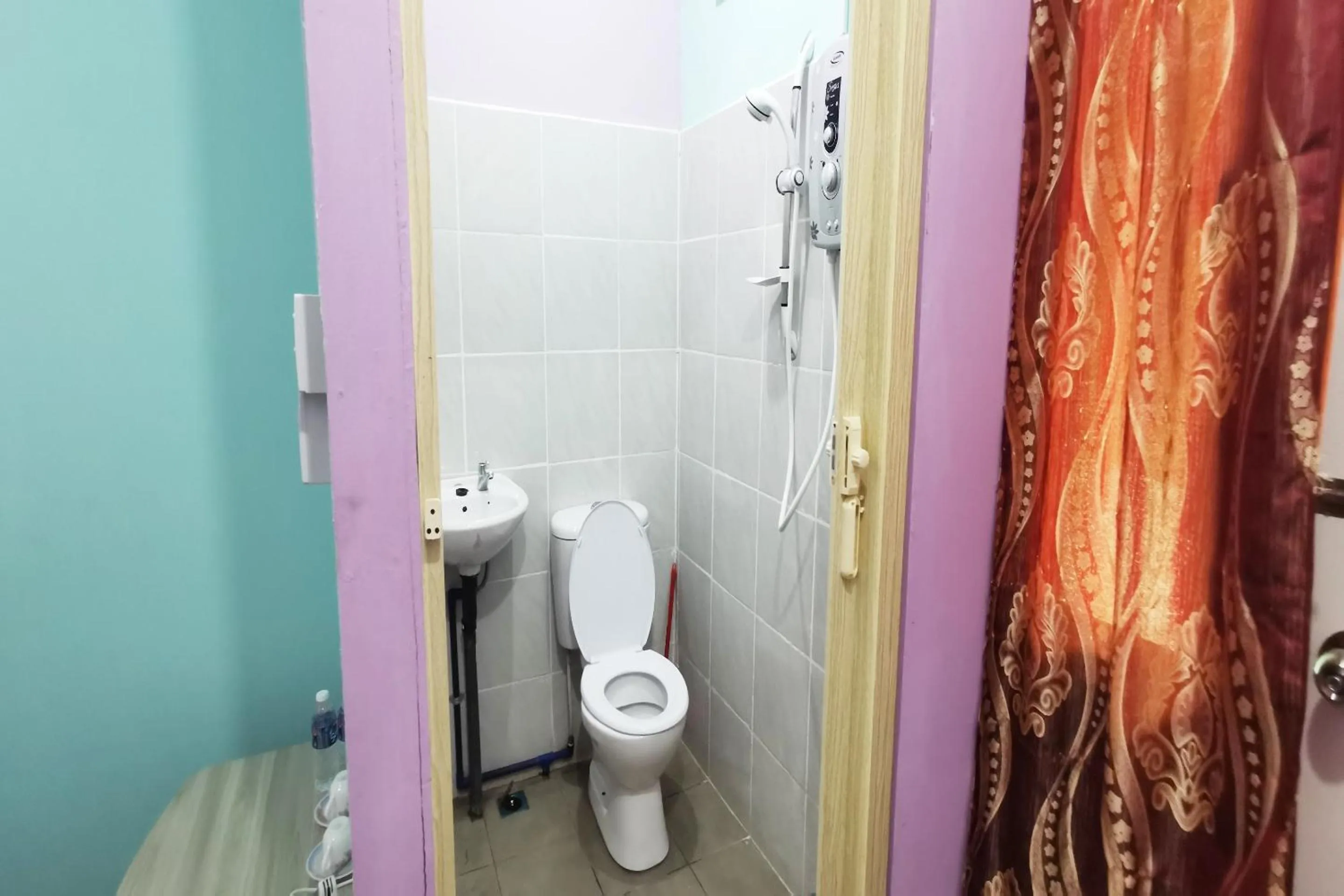 Bathroom in Hotel O Sosodikon Inap Desa