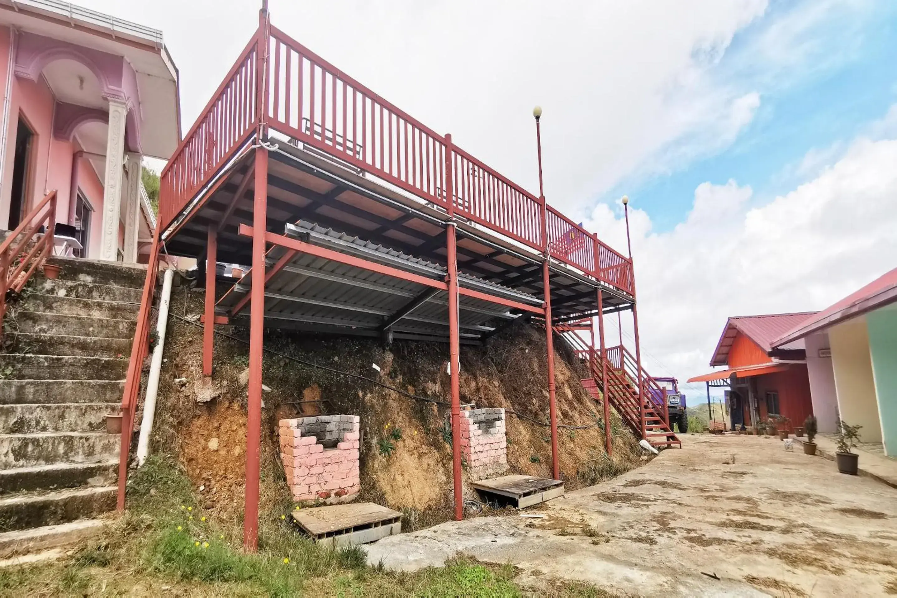 Facade/entrance in Hotel O Sosodikon Inap Desa Facade/entrance in Hotel O Sosodikon Inap Desa