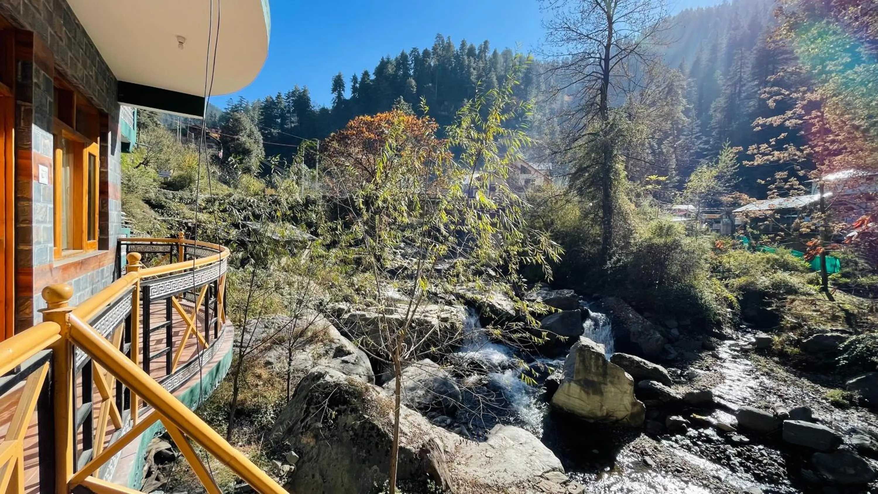 Madpackers Jibhi - Of Streamsides & Waterfalls