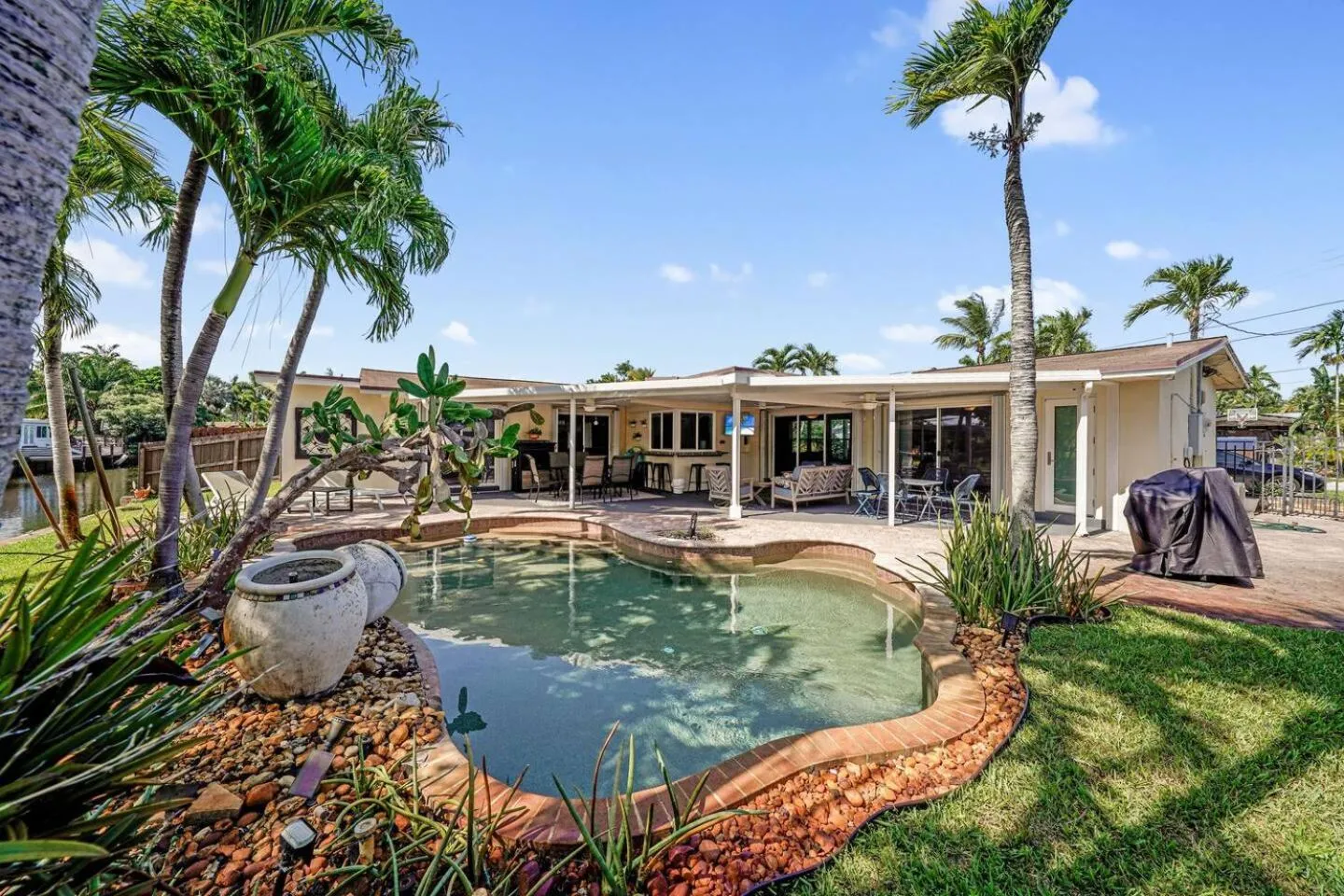 Home wpool by PMI OP Canal