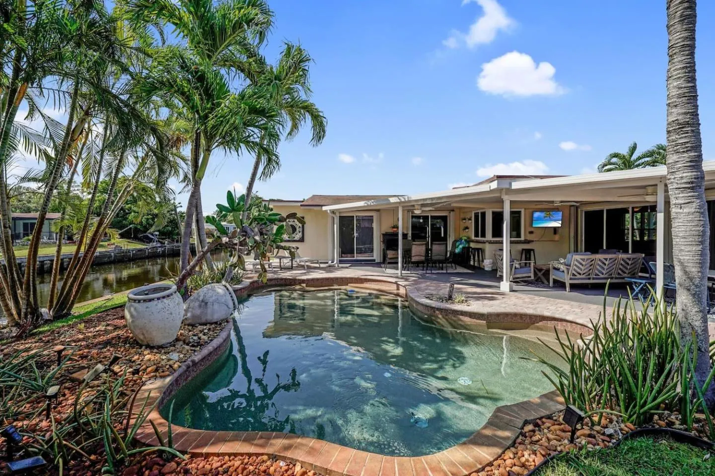 Home wpool by PMI OP Canal