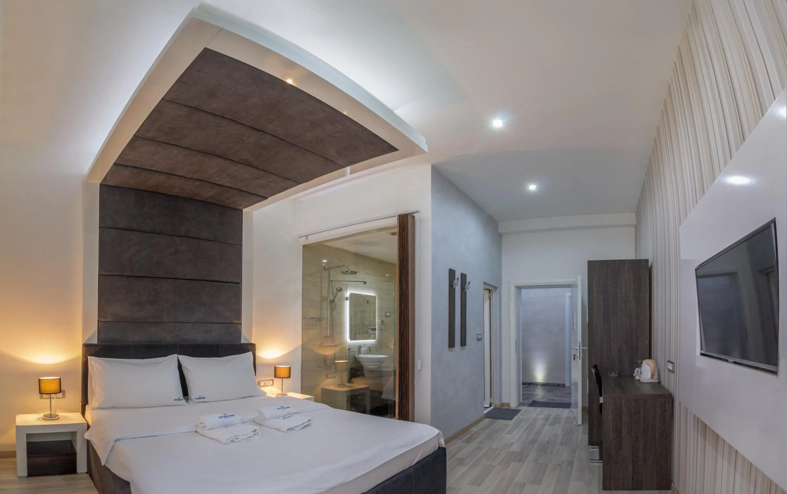 Bathroom, Bed in Central Park Residence