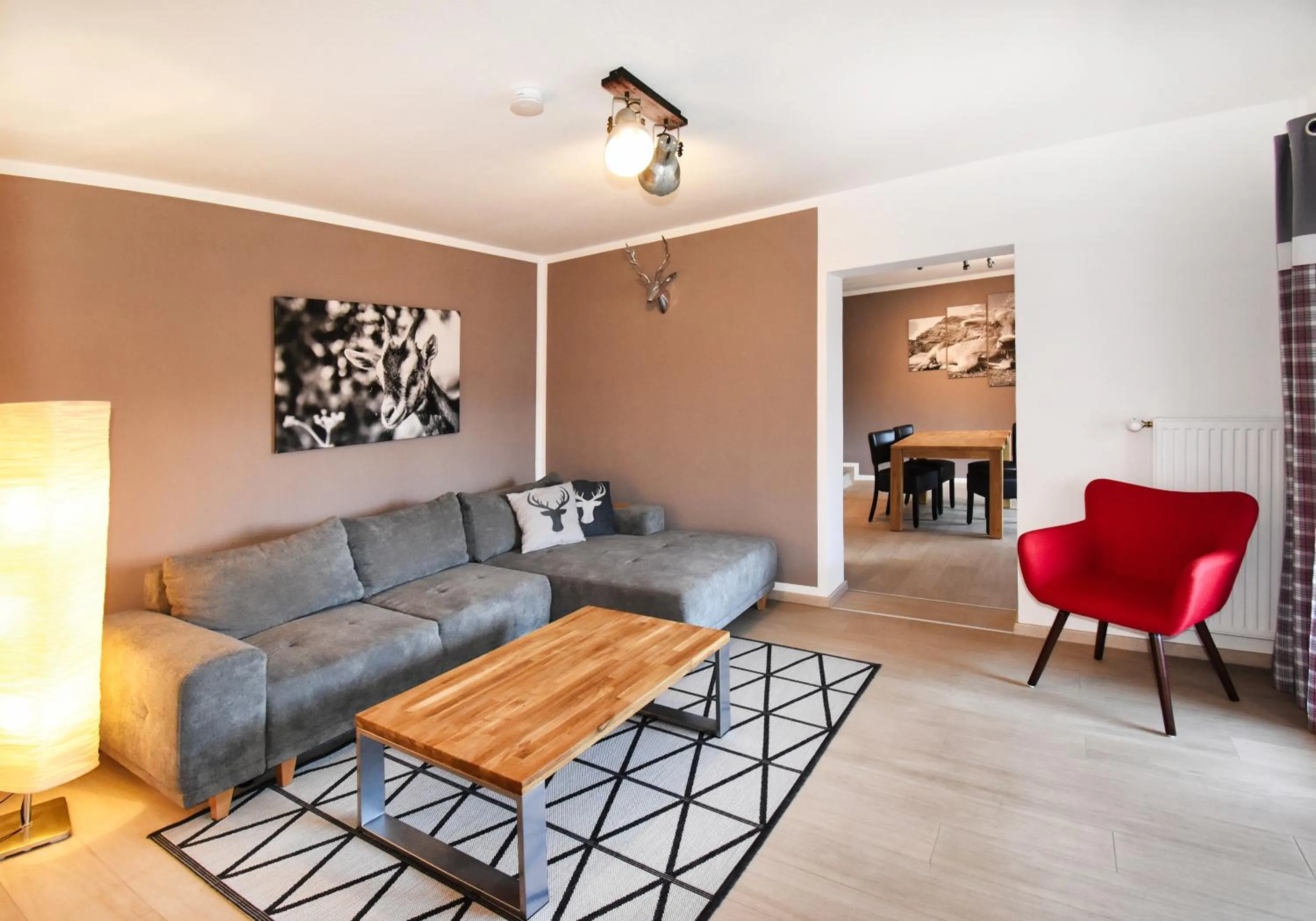 Communal lounge/ TV room in 8peaks