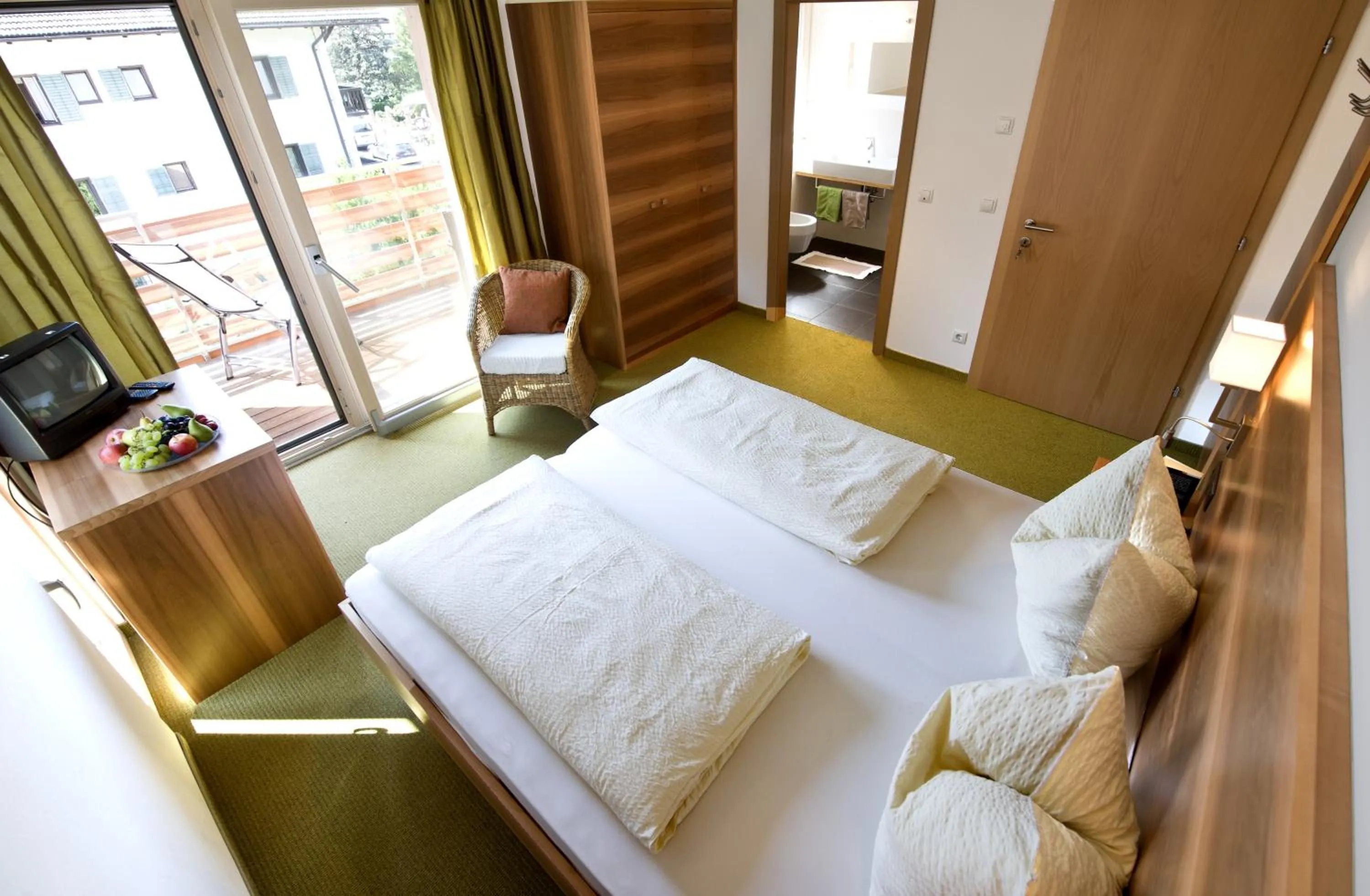 Bedroom, Bed in mittendorf klimaresidence