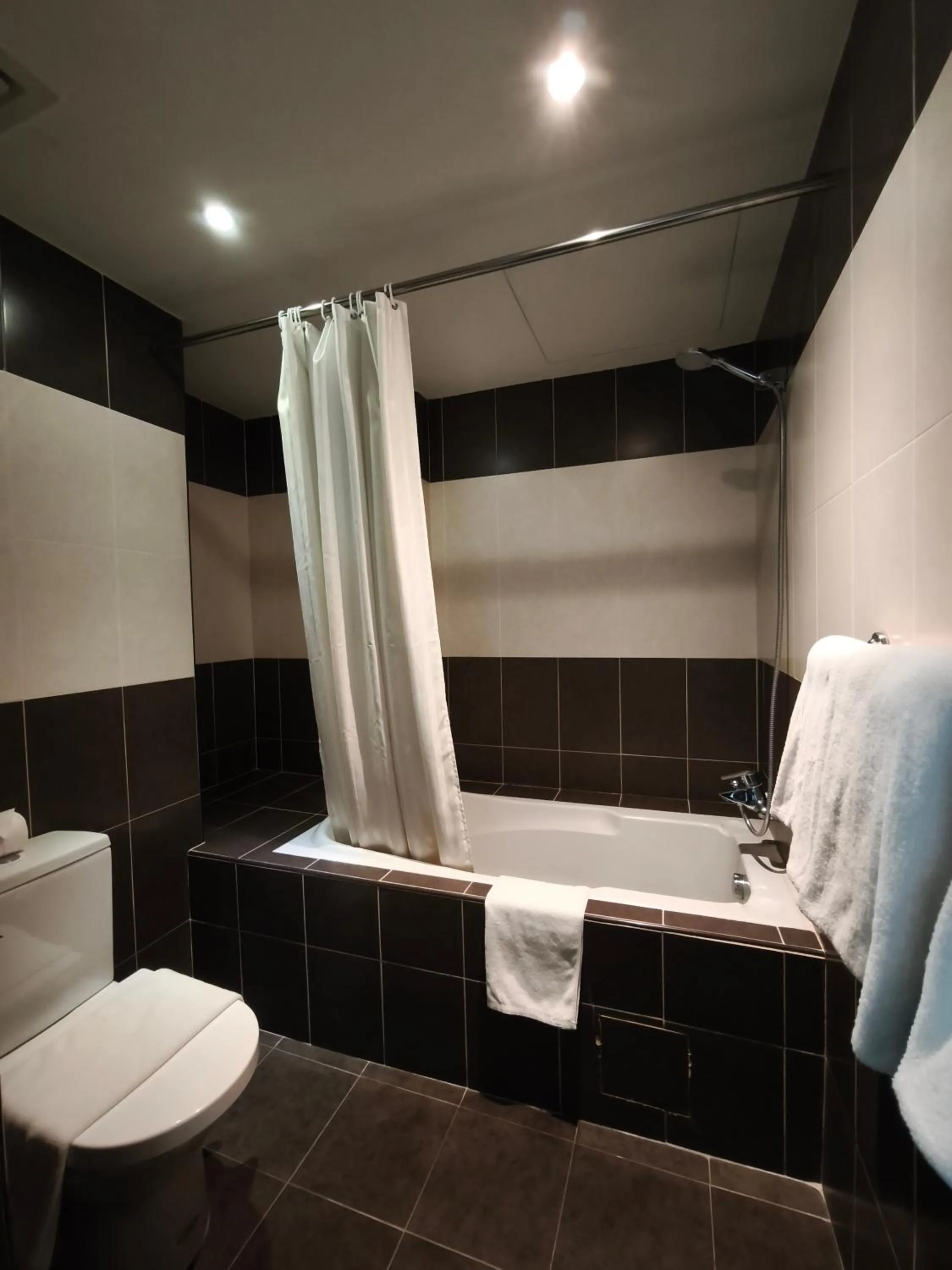 Bath in Alamis City Kuala Lumpur - Formerly EDC Hotel Kuala Lumpur