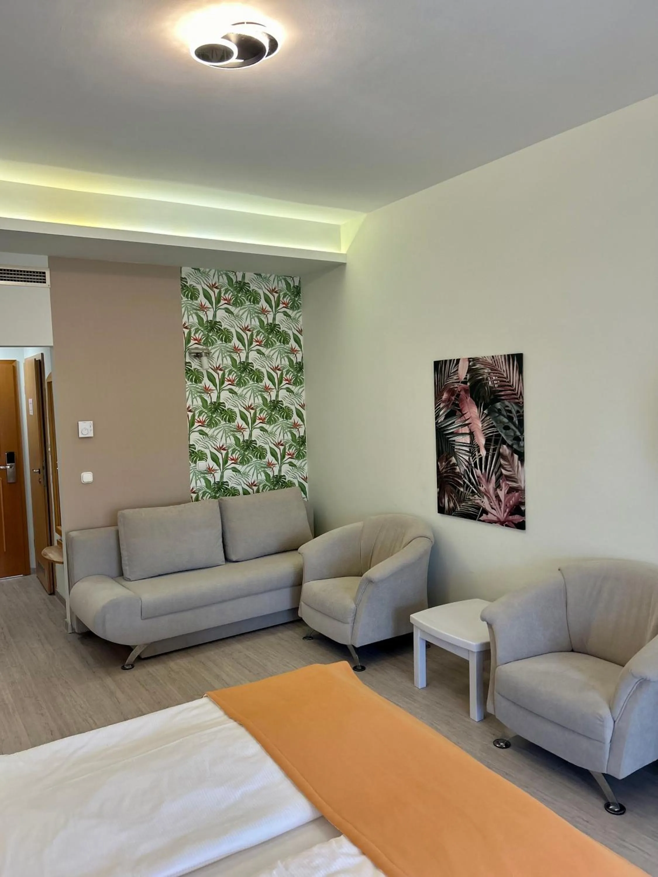 Photo of the whole room in Hotel Négy Évszak