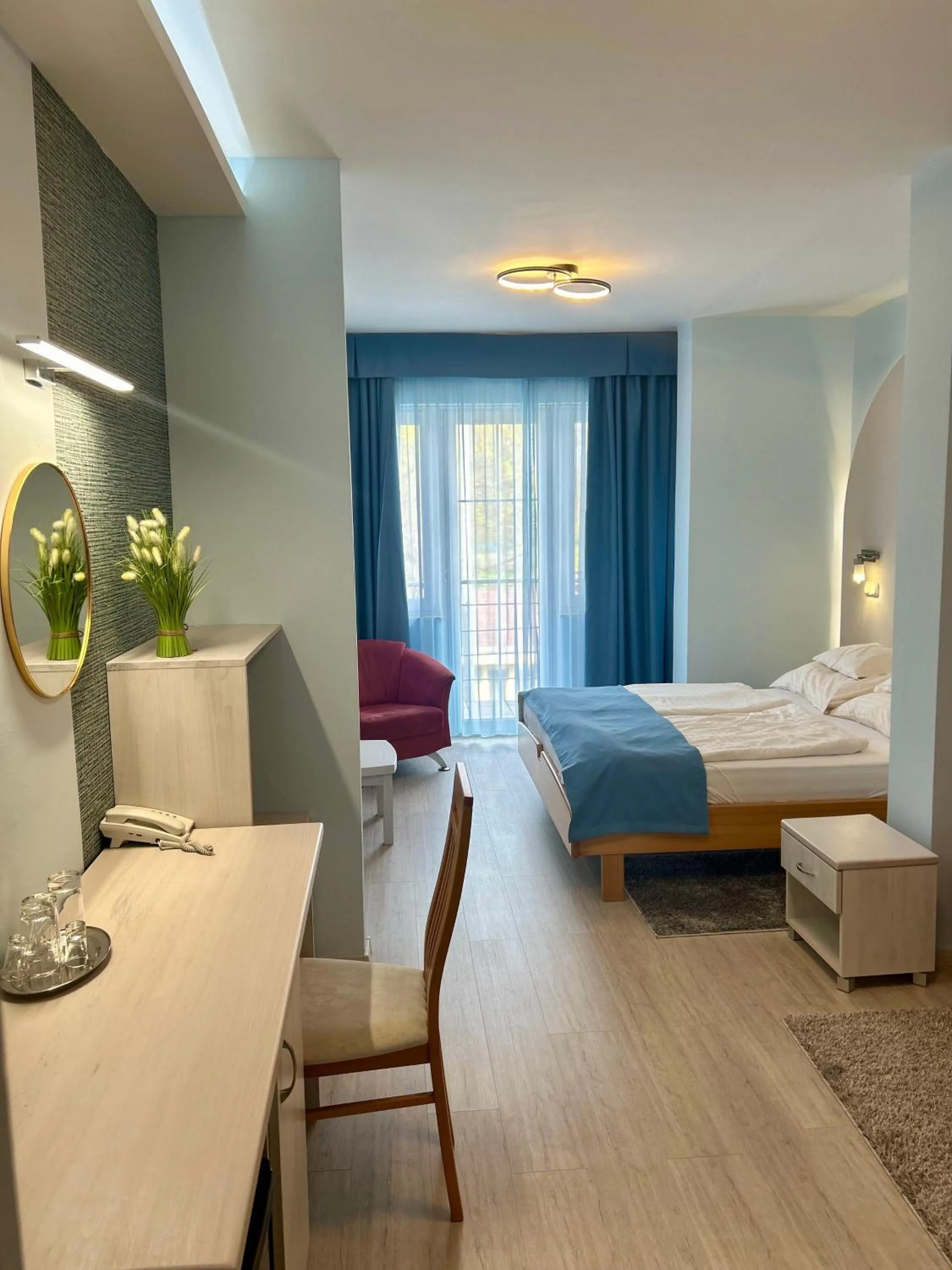 Photo of the whole room, Bed in Hotel Négy Évszak