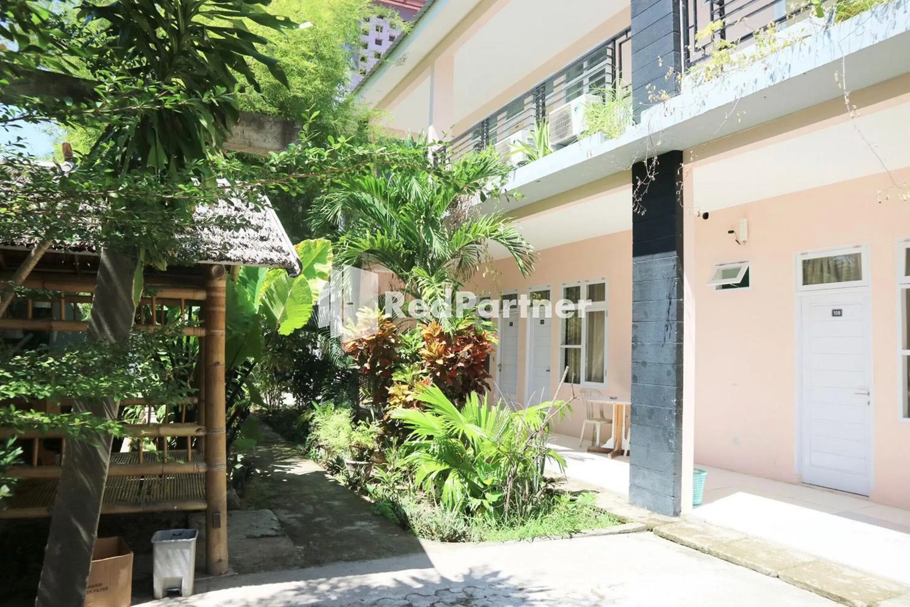 Property building in Wisma Suci Syariah Polewali Mandar Mitra RedDoorz Property building in Wisma Suci Syariah Polewali Mandar Mitra RedDoorz