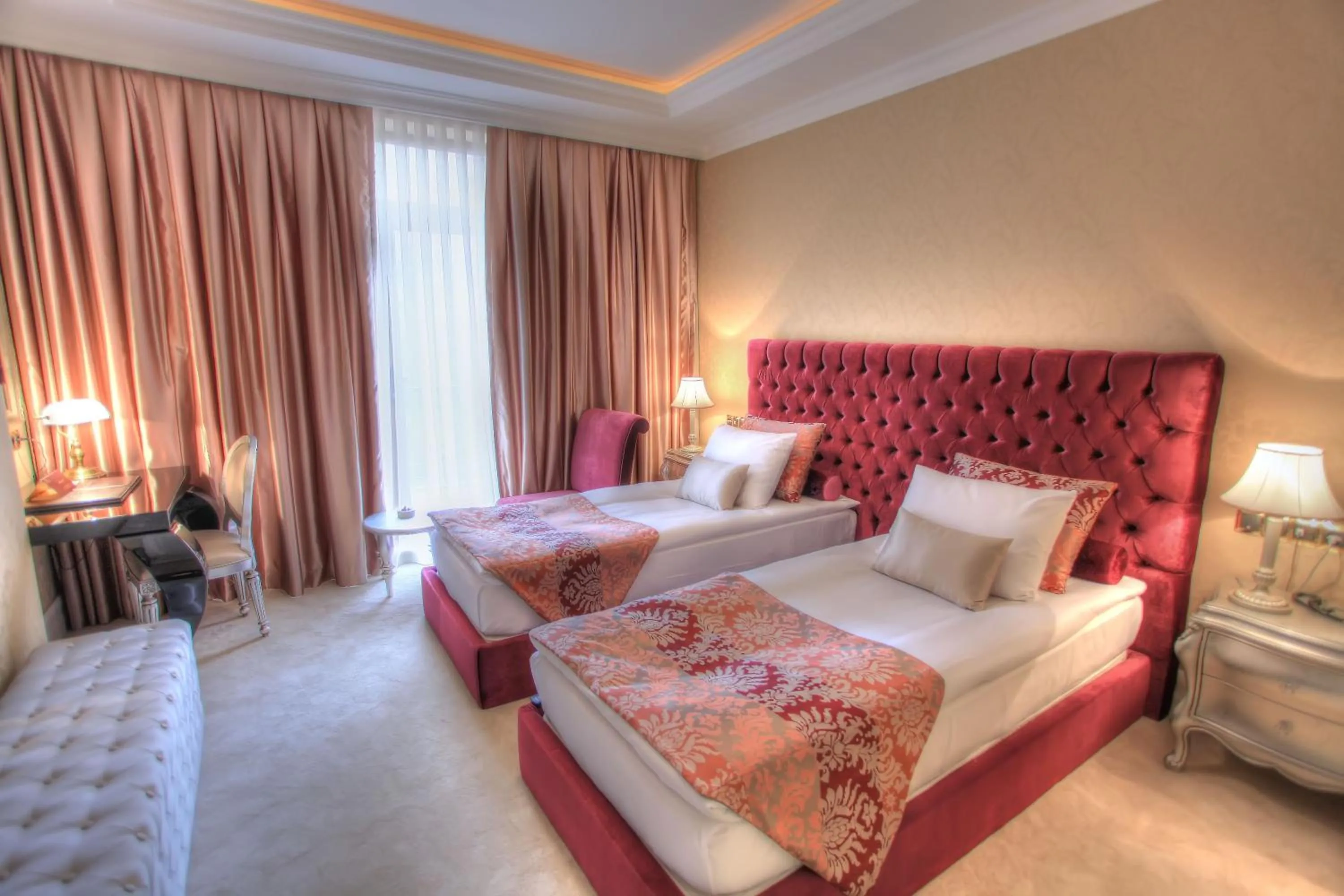 Bedroom in Lake Palace Baku