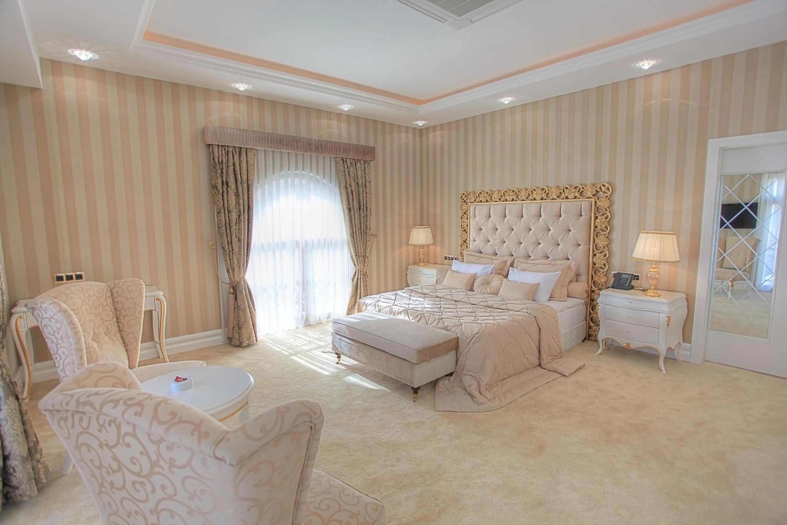 Bedroom in Lake Palace Baku