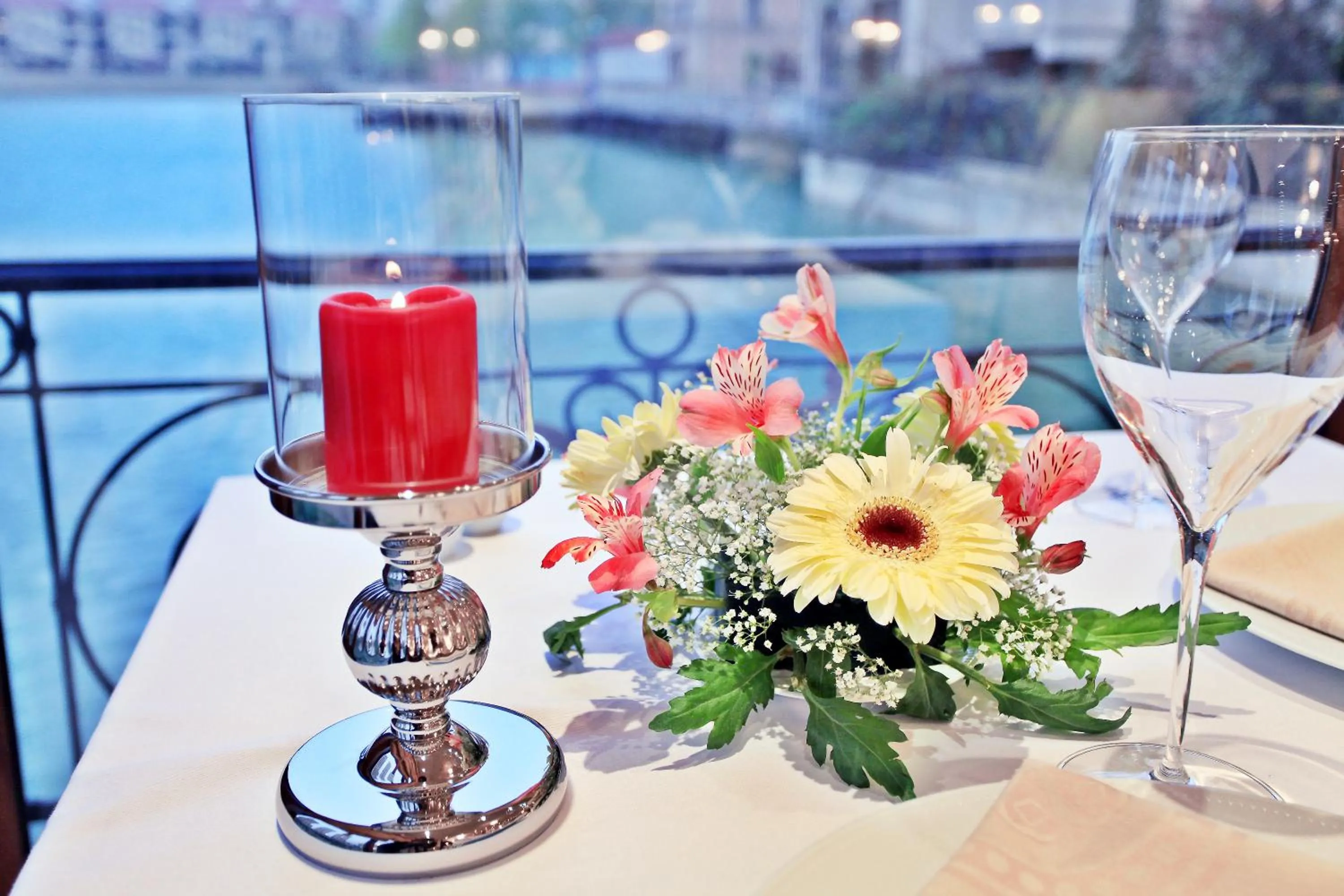 Restaurant/places to eat in Lake Palace Baku