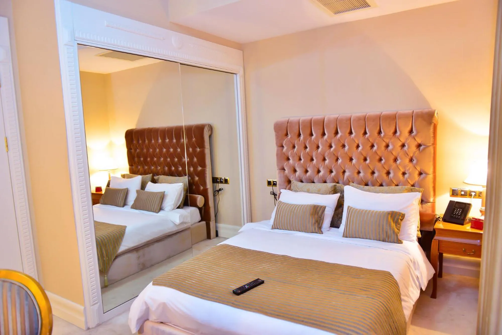 Bed in Lake Palace Baku