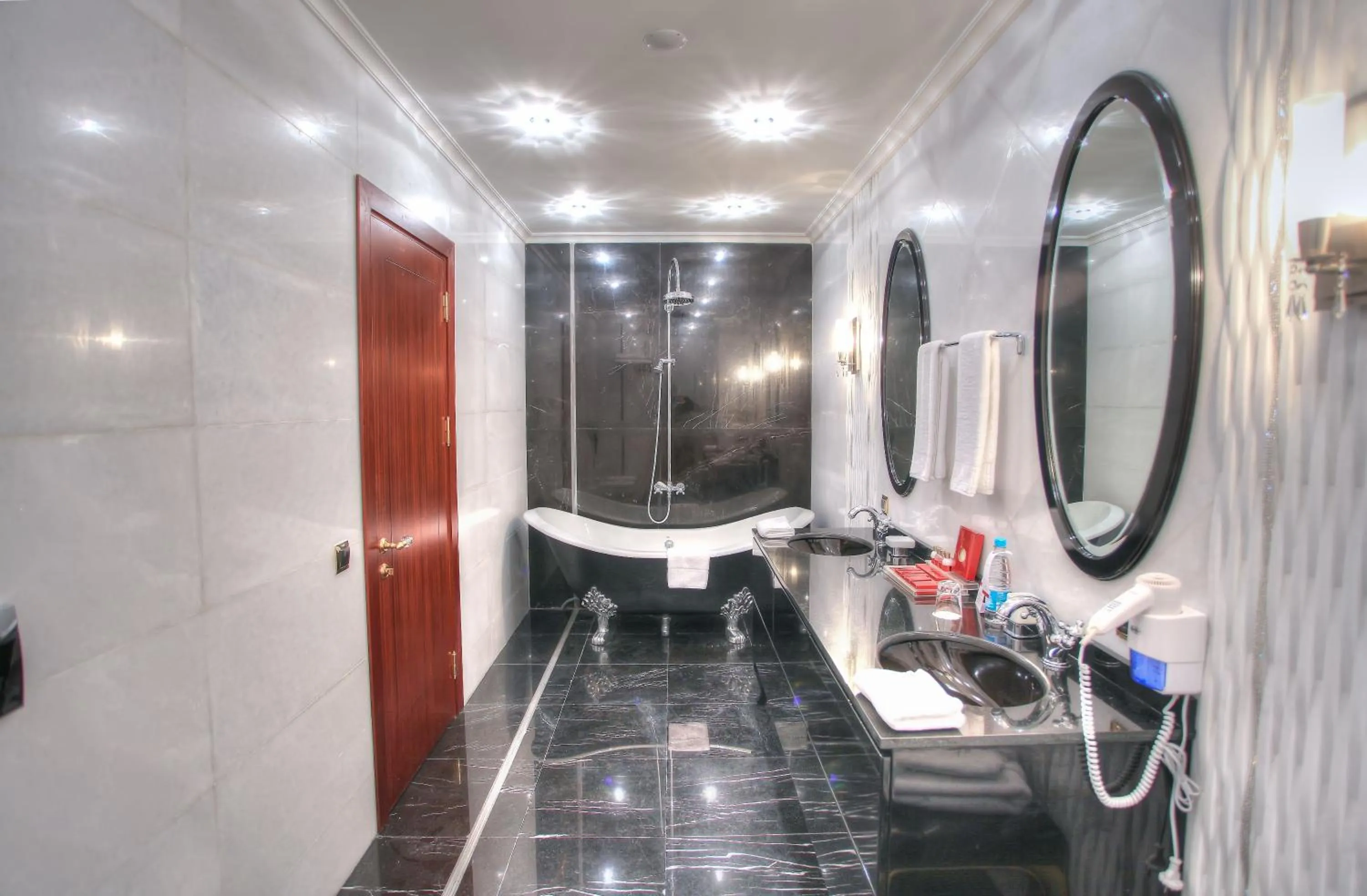 Bathroom in Lake Palace Baku