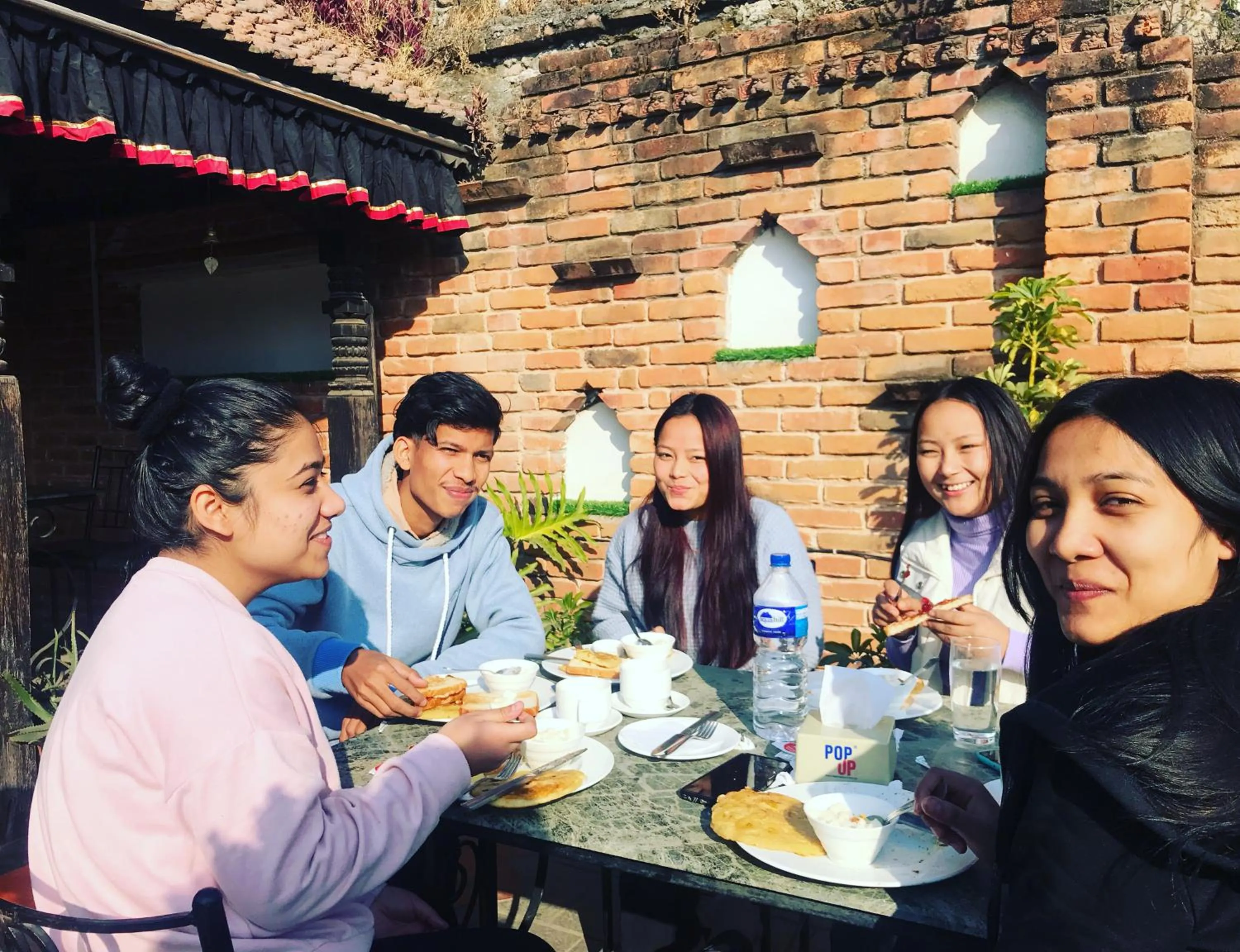 Restaurant/places to eat in Hotel vintage Home