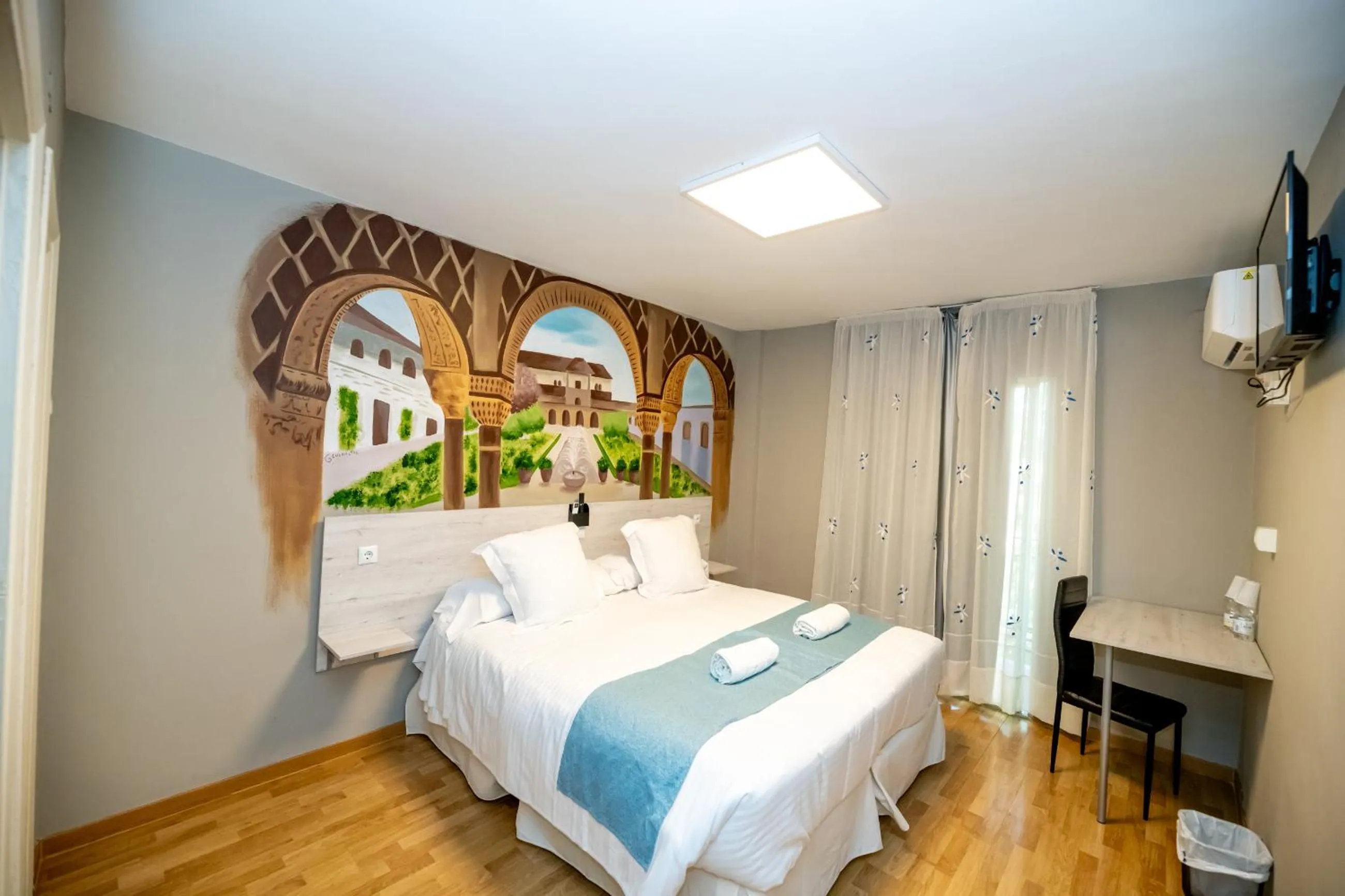 Decorative detail, Bed in Hotel Monasterio Granada - Adults Only