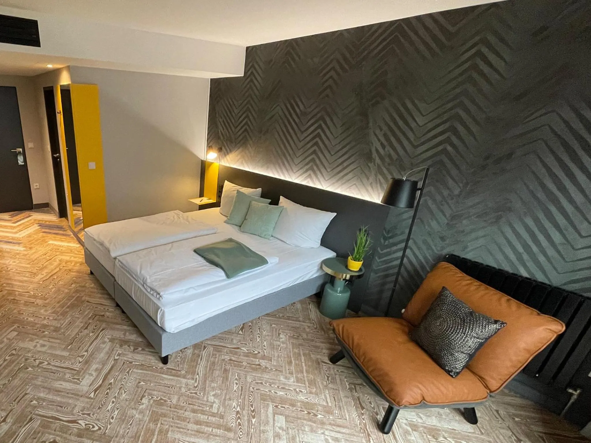 Bed in LOGINN Hotel Stuttgart Zuffenhausen