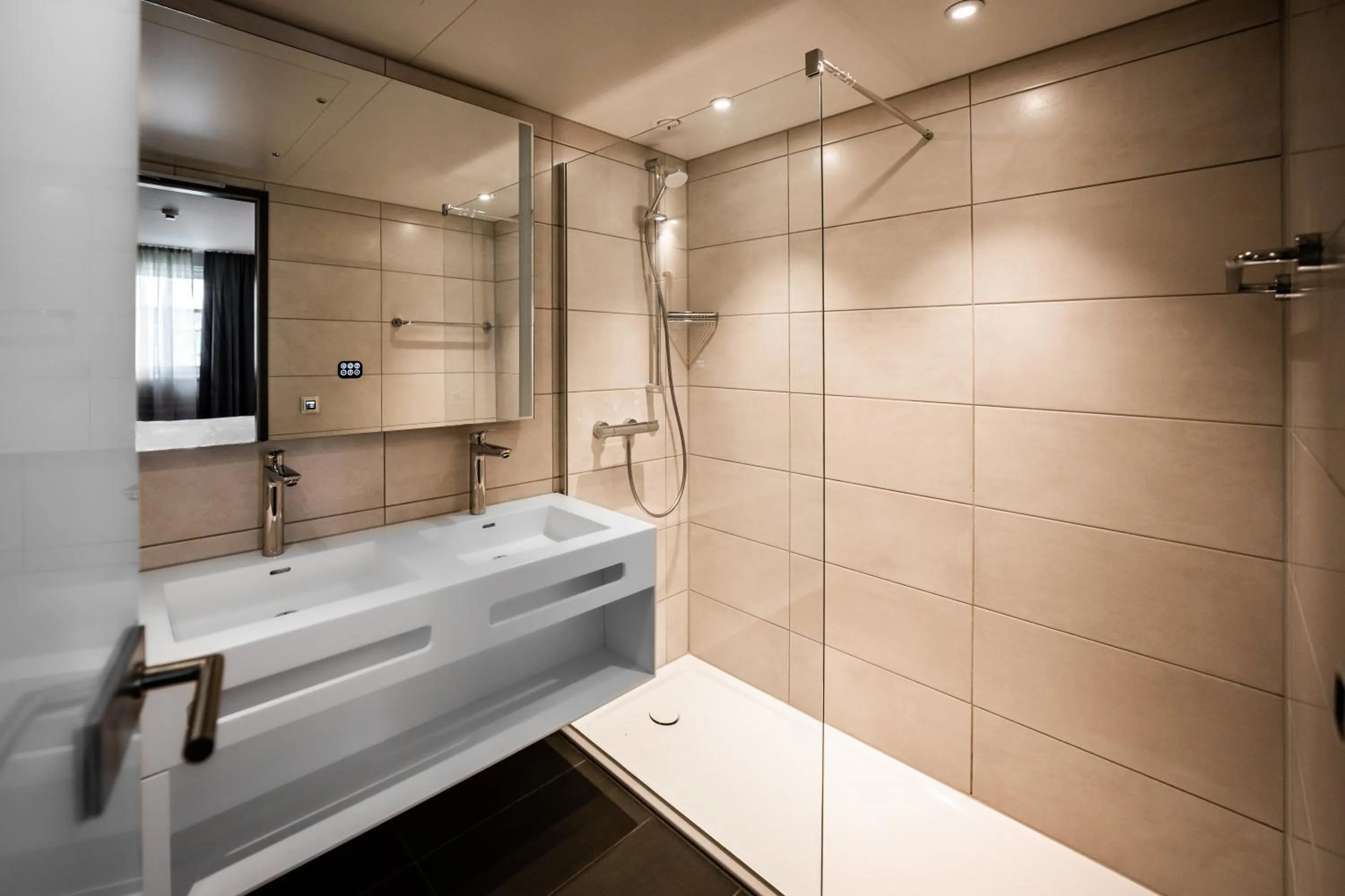 Shower in LOGINN Hotel Stuttgart Zuffenhausen