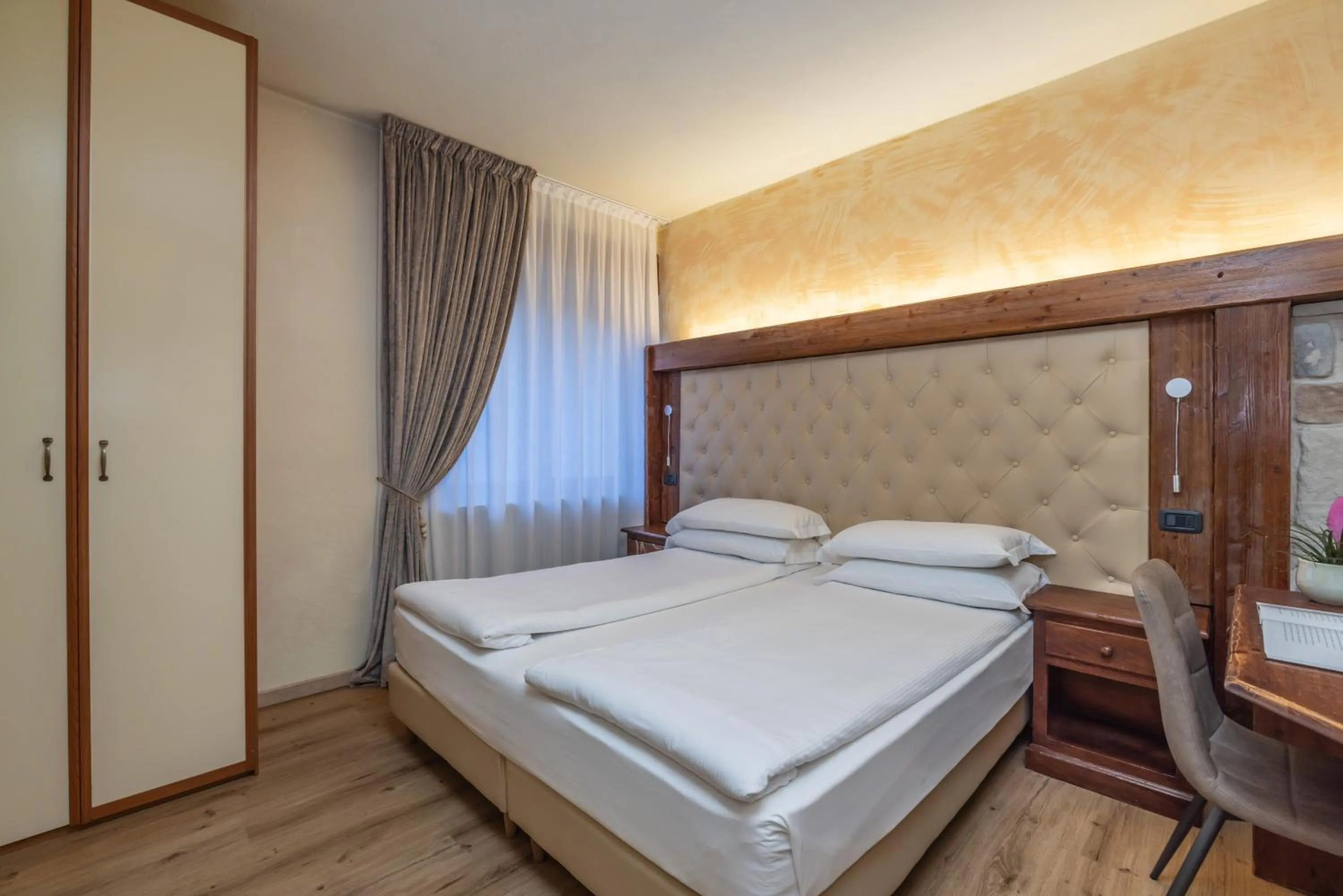 Bed in Garden Wellness Hotel S