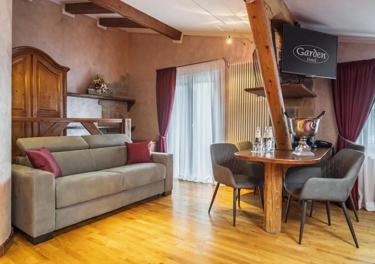 TV and multimedia in Garden Wellness Hotel S