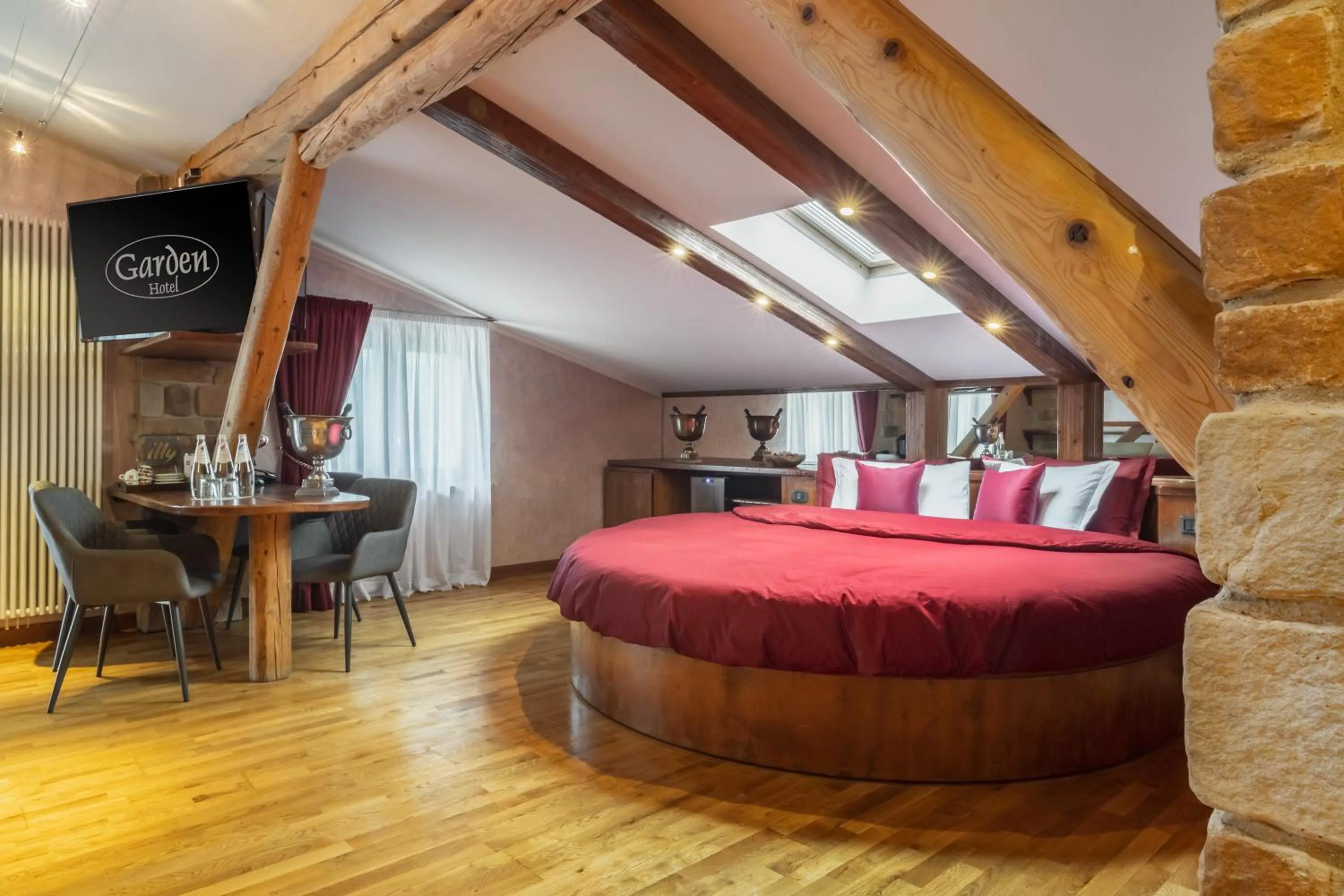 Bed in Garden Wellness Hotel S