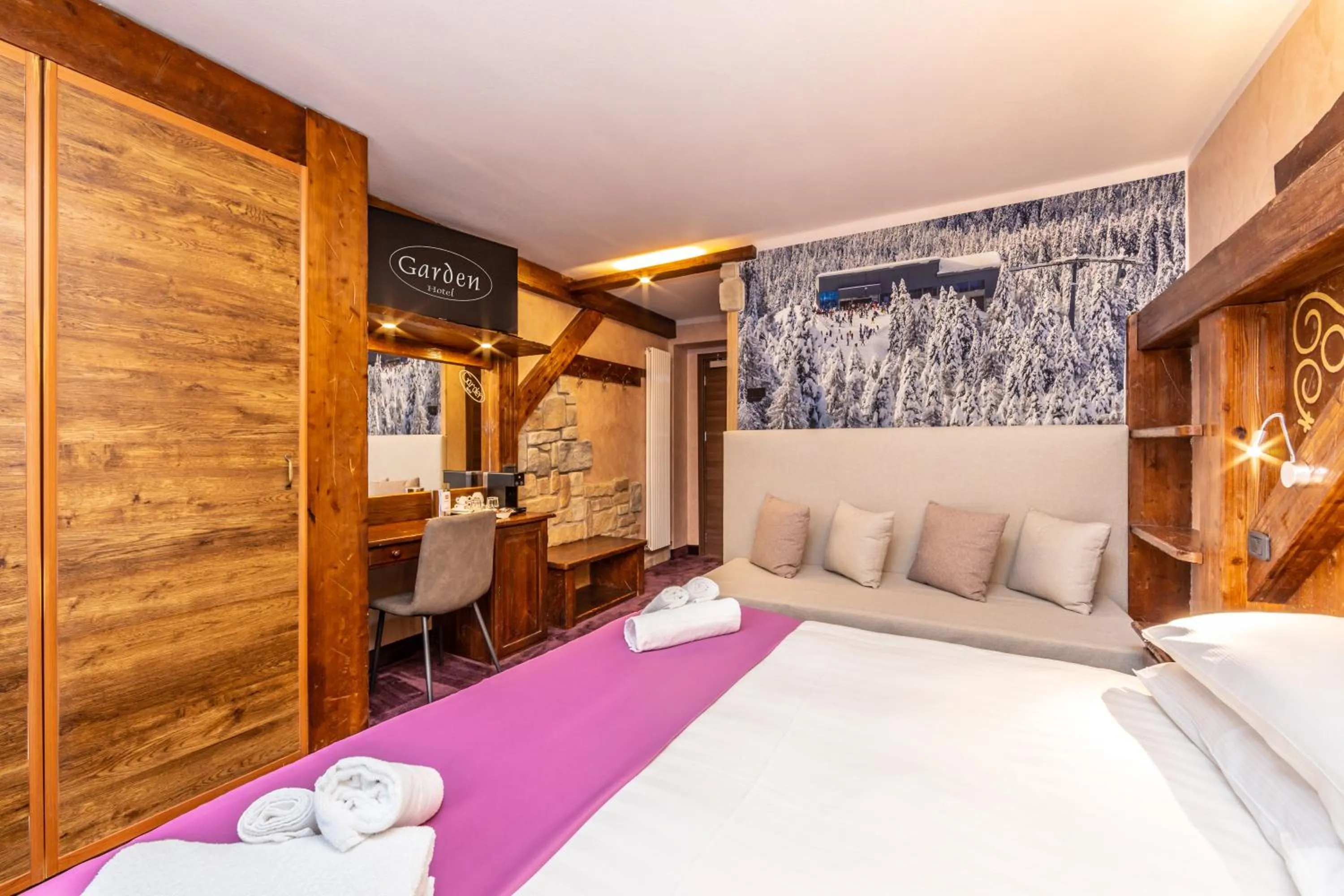 Bedroom, Bed in Garden Wellness Hotel S