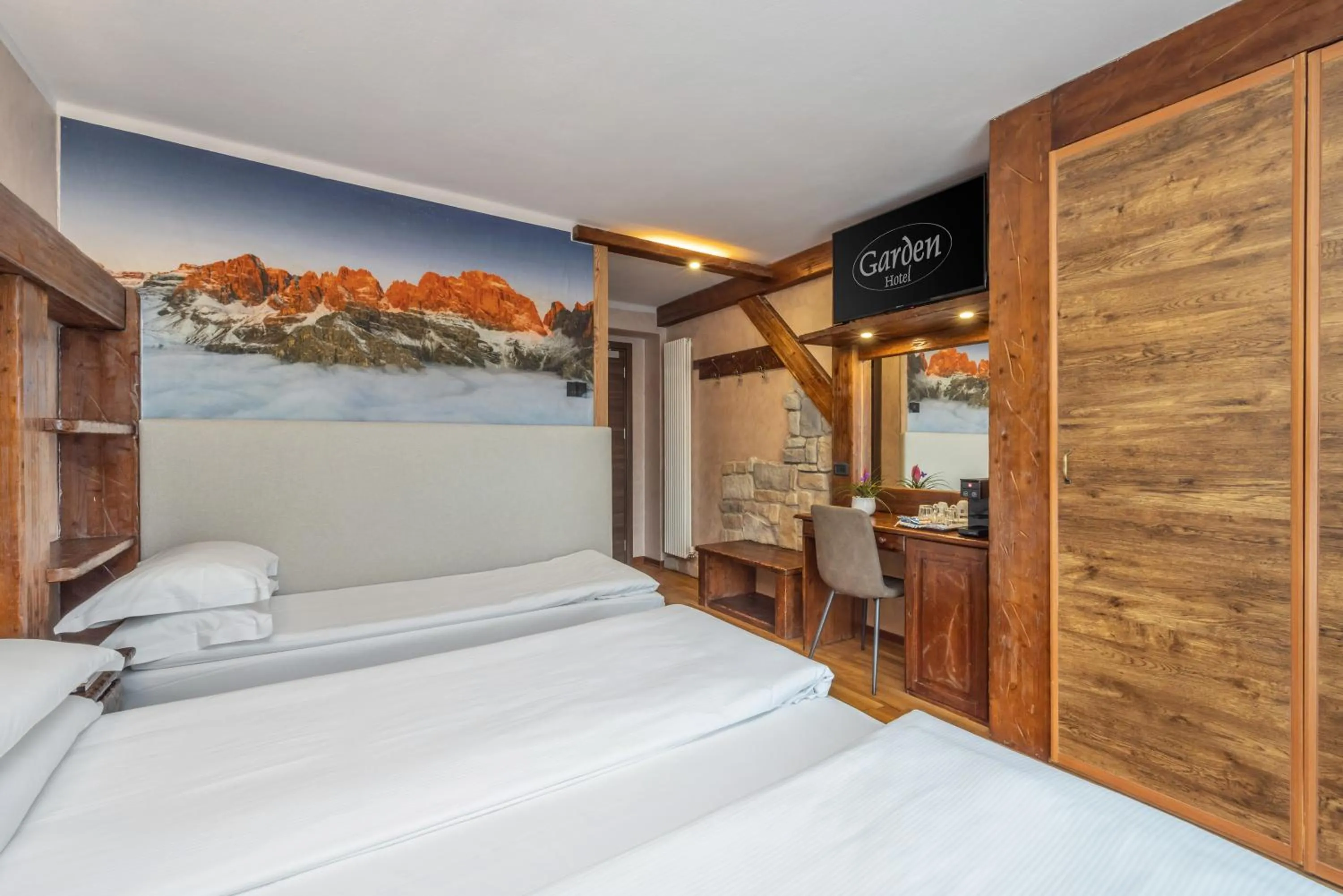 Bed in Garden Wellness Hotel S