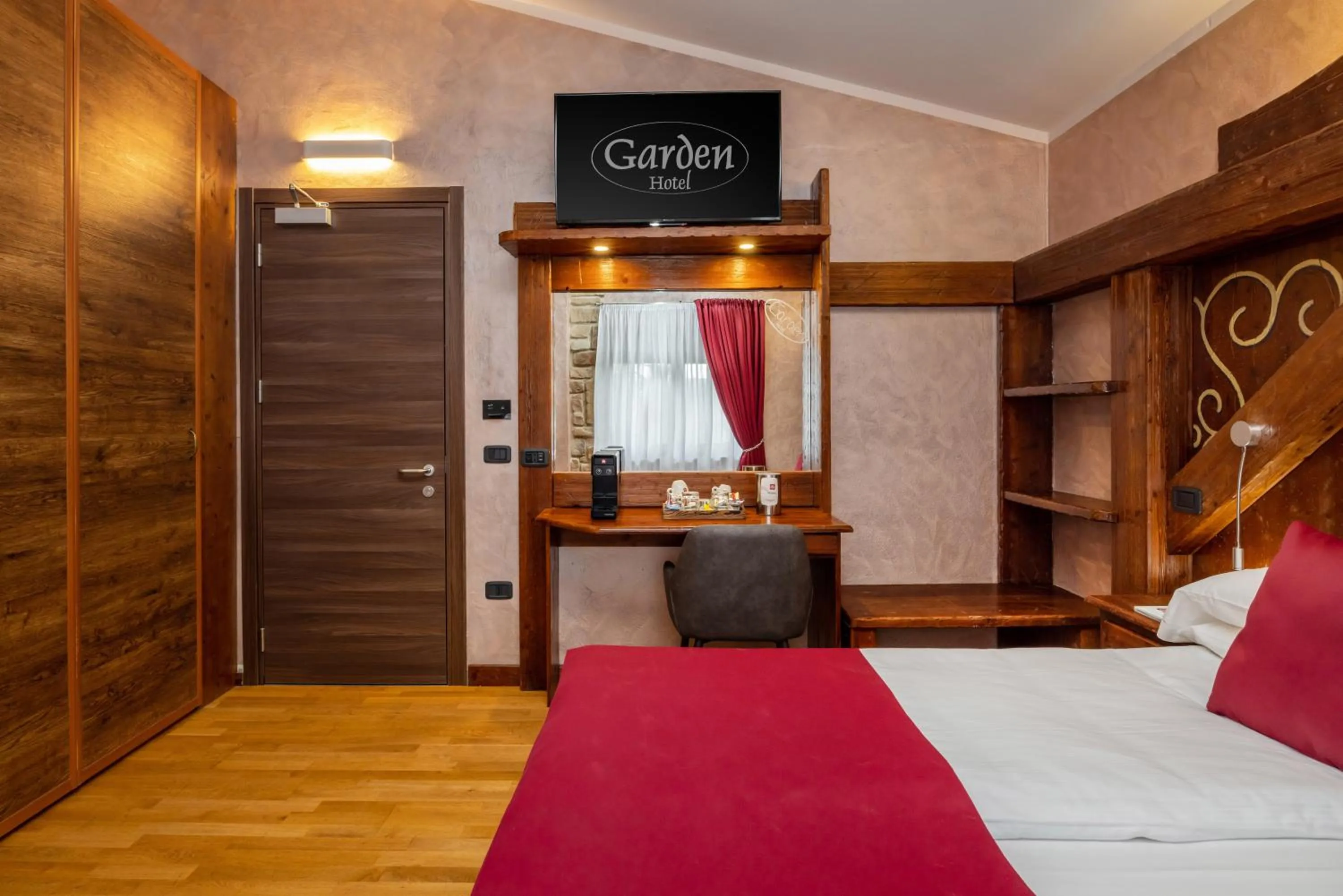 TV and multimedia, Bed in Garden Wellness Hotel S