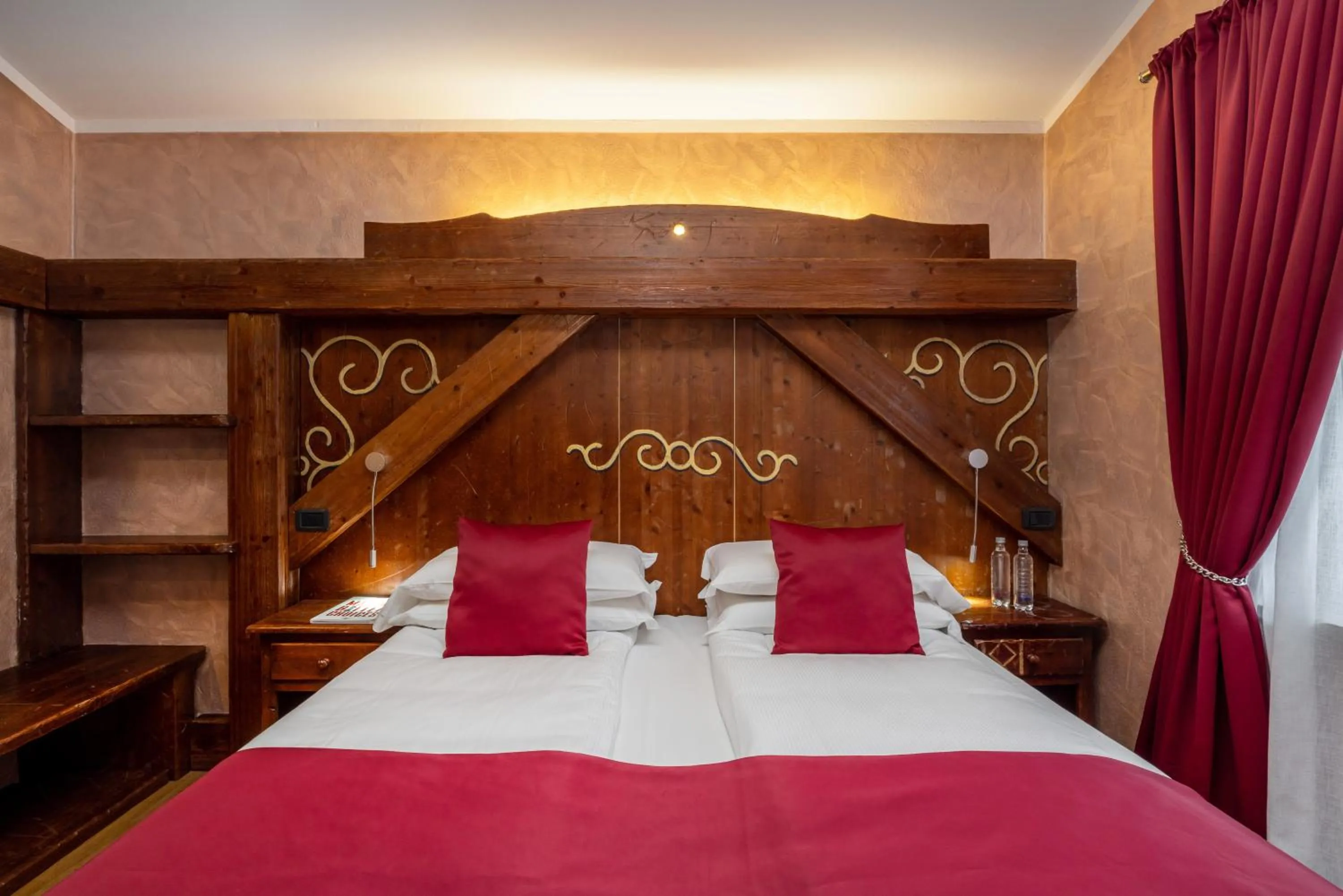 Bed in Garden Wellness Hotel S