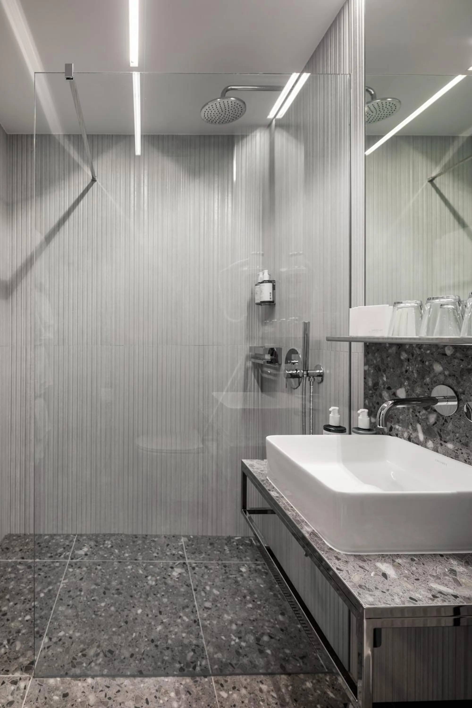 Shower in Hotel Aida