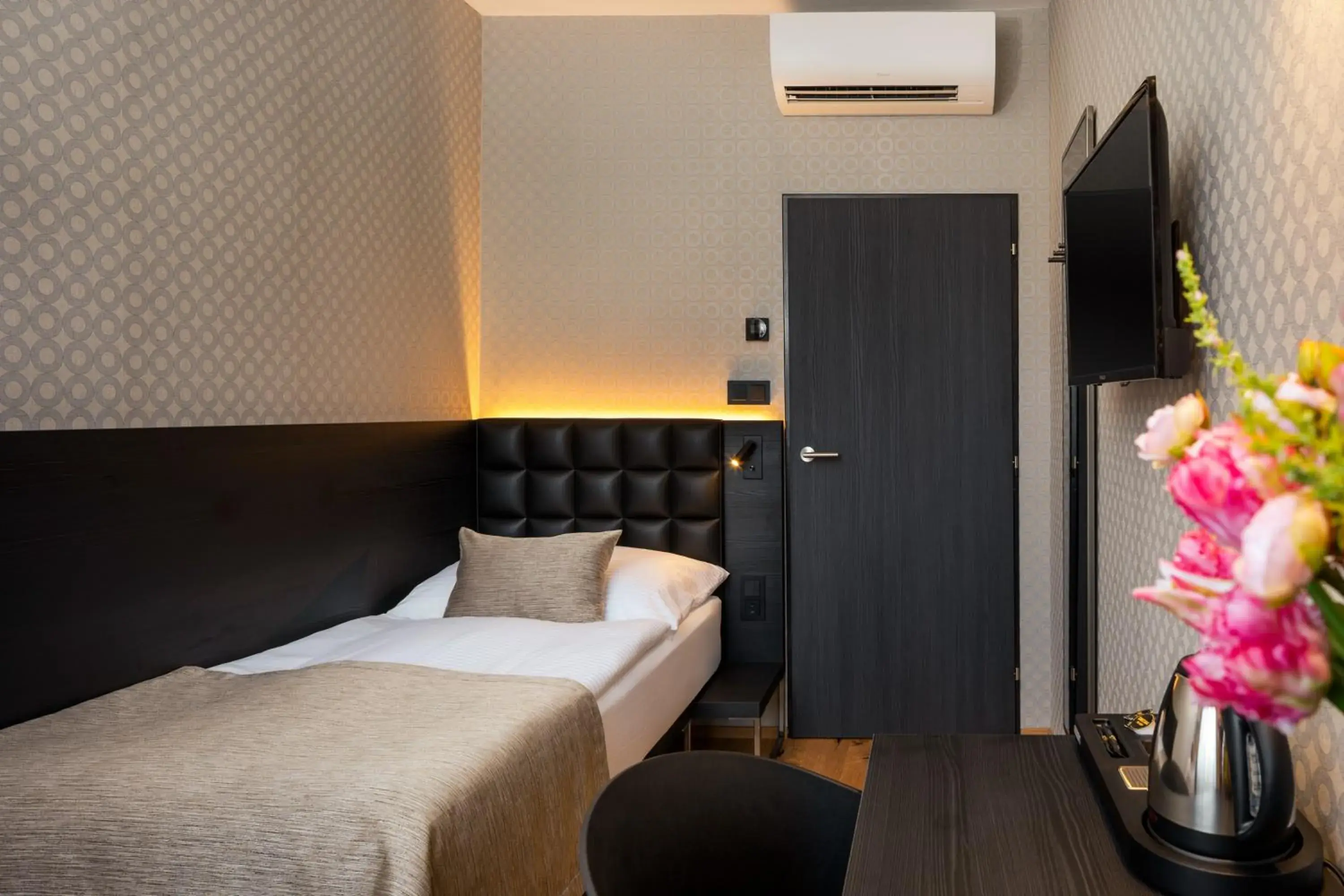 Standard Single Room in Hotel Aida Standard Single Room in Hotel Aida