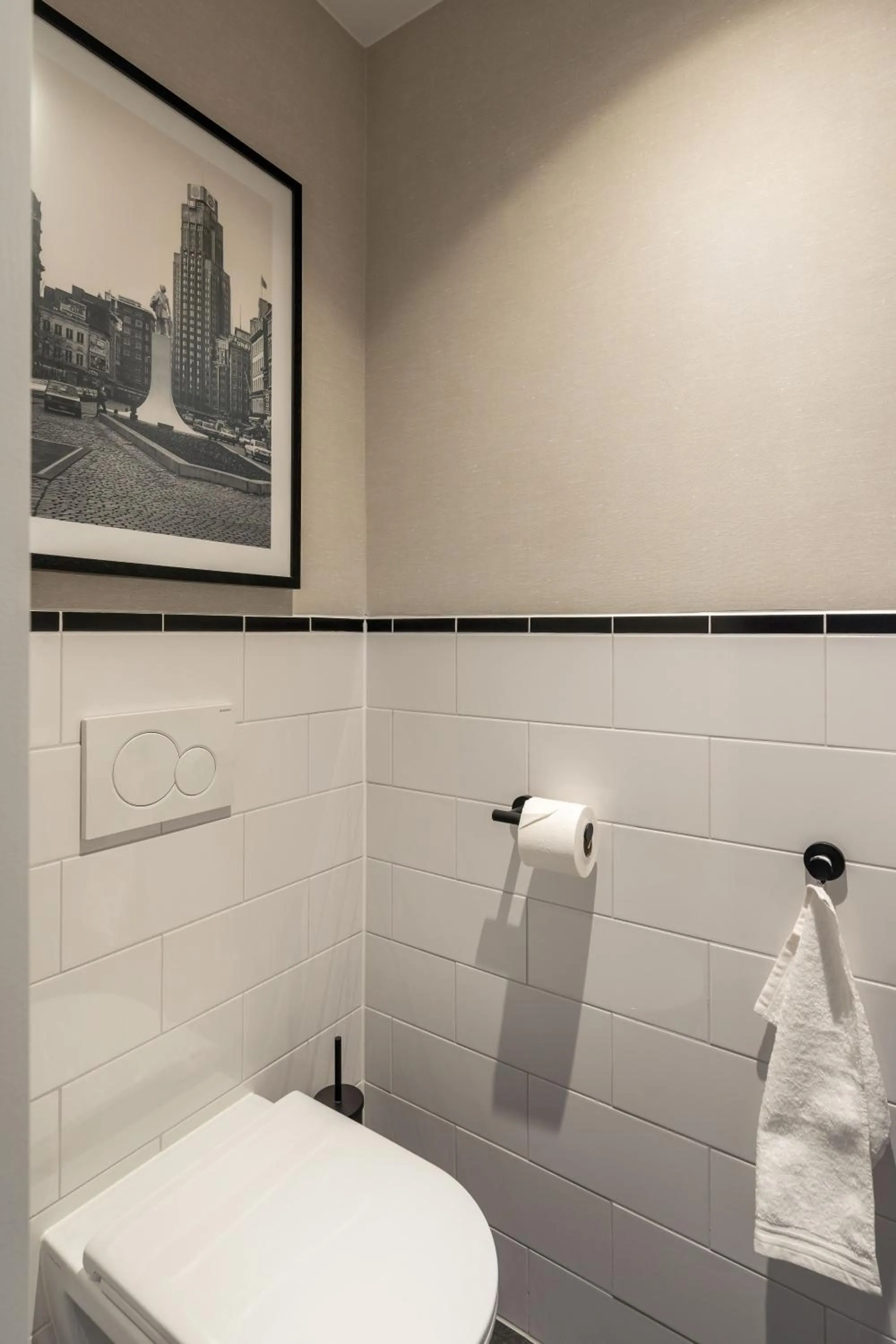 Bathroom in YAYS Antwerp Opera by Numa