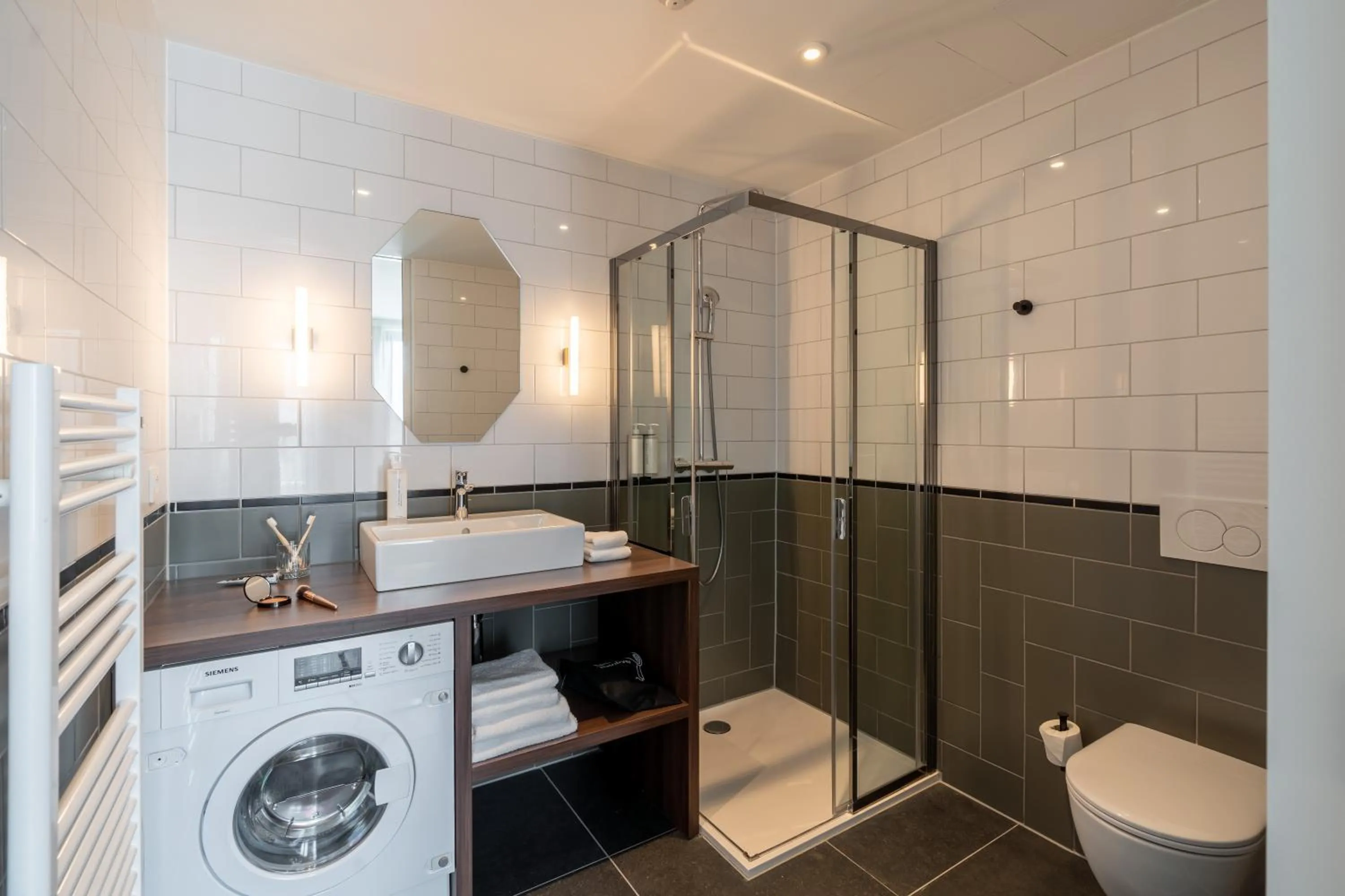 Bathroom in YAYS Antwerp Opera by Numa