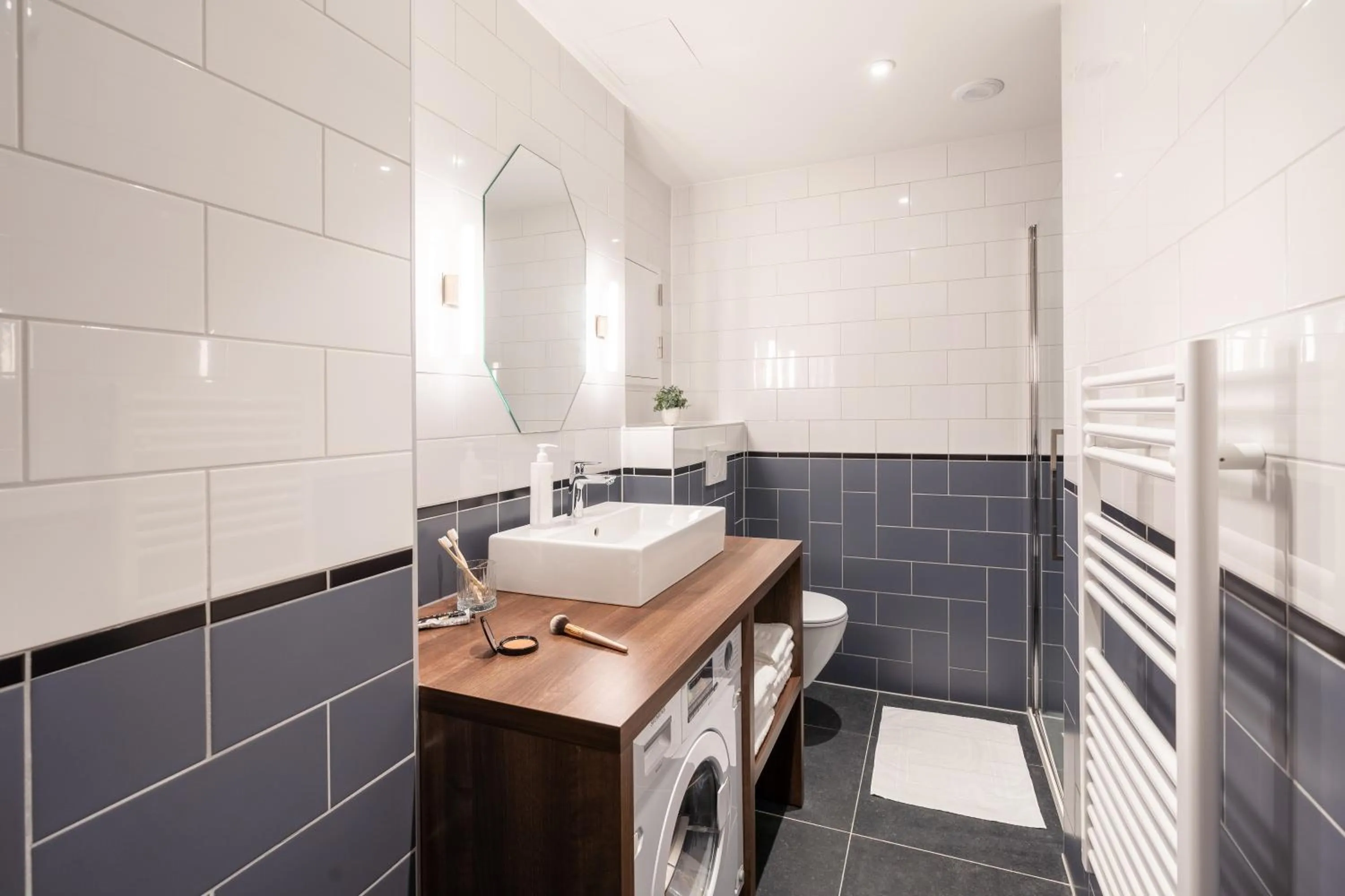 Bathroom in YAYS Antwerp Opera by Numa