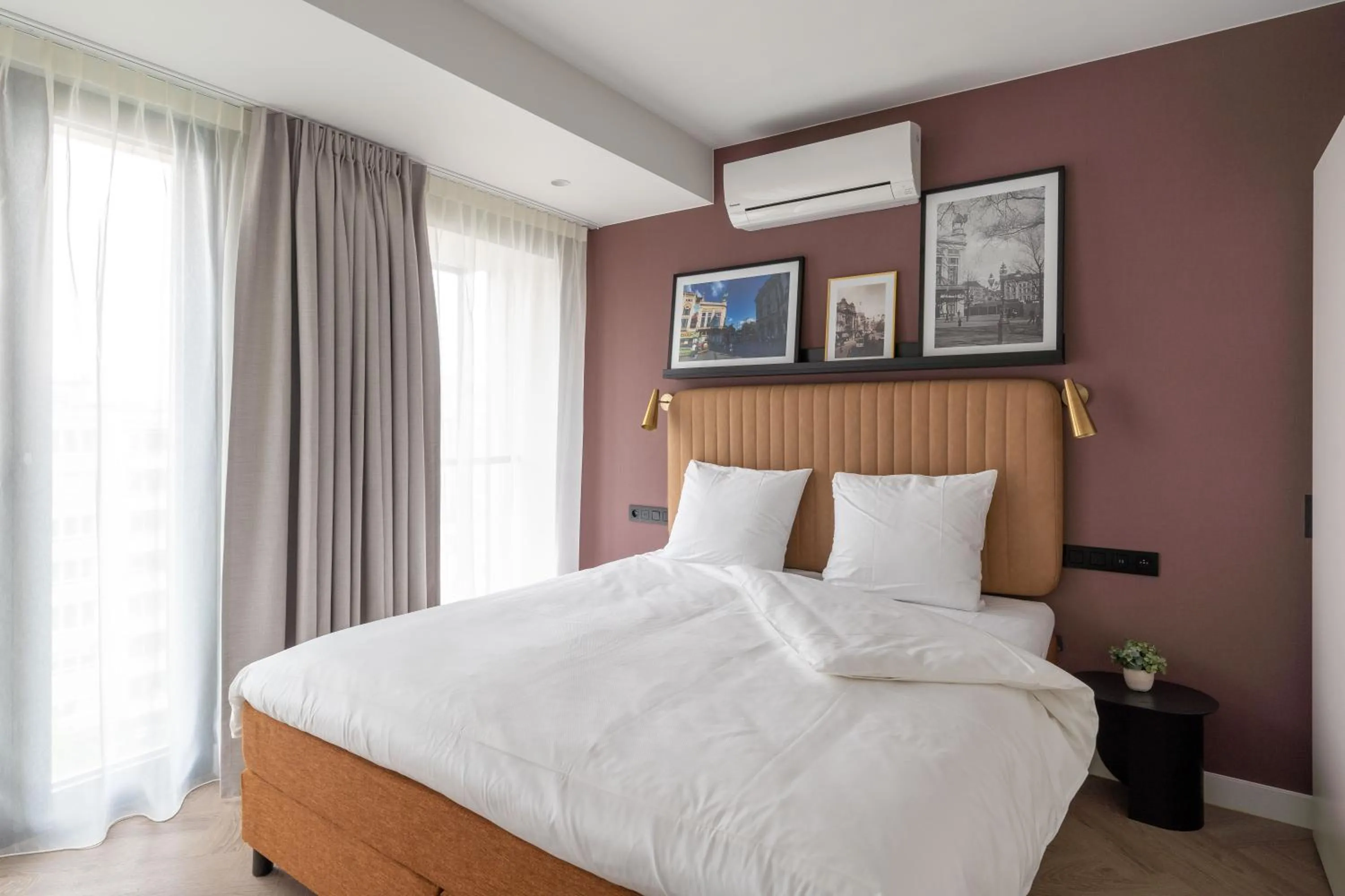 Bed in YAYS Antwerp Opera by Numa