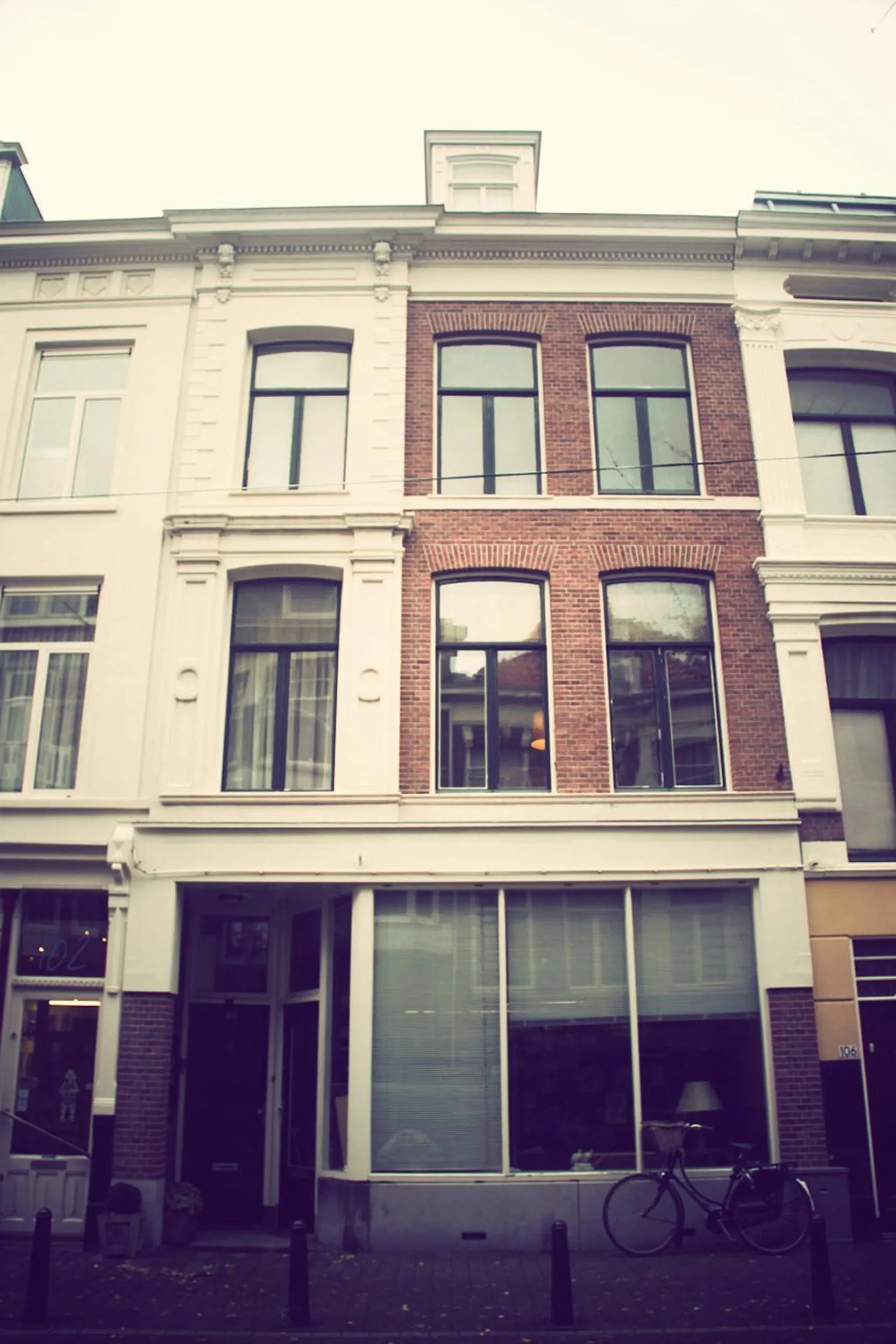 Facade/entrance in Maison Indochine