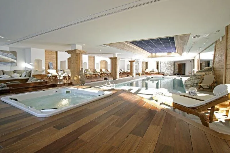 Spa and wellness centre/facilities in Hôtel Les Barmes De l'Ours