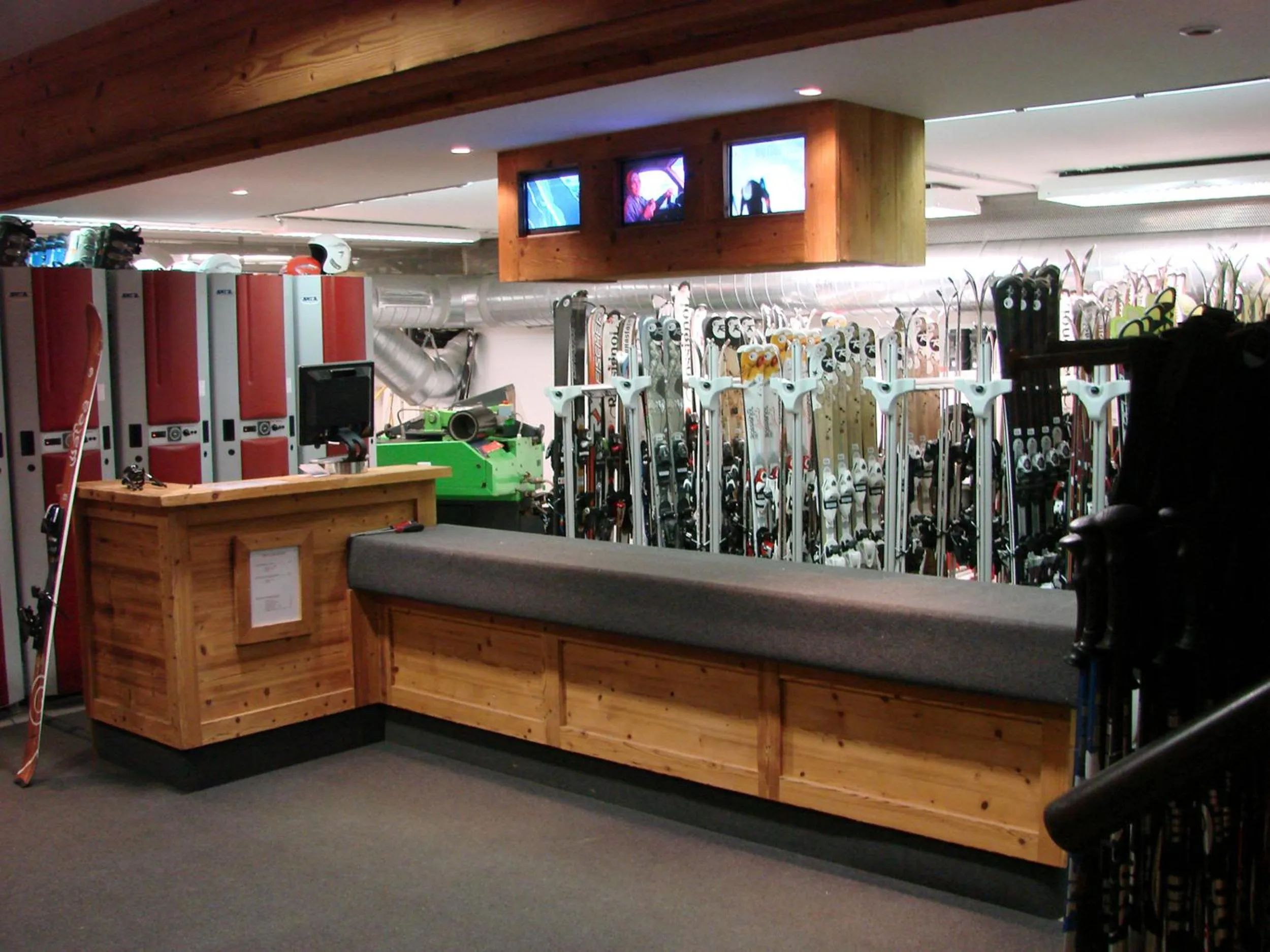 On-site shops in Hôtel Les Barmes De l'Ours