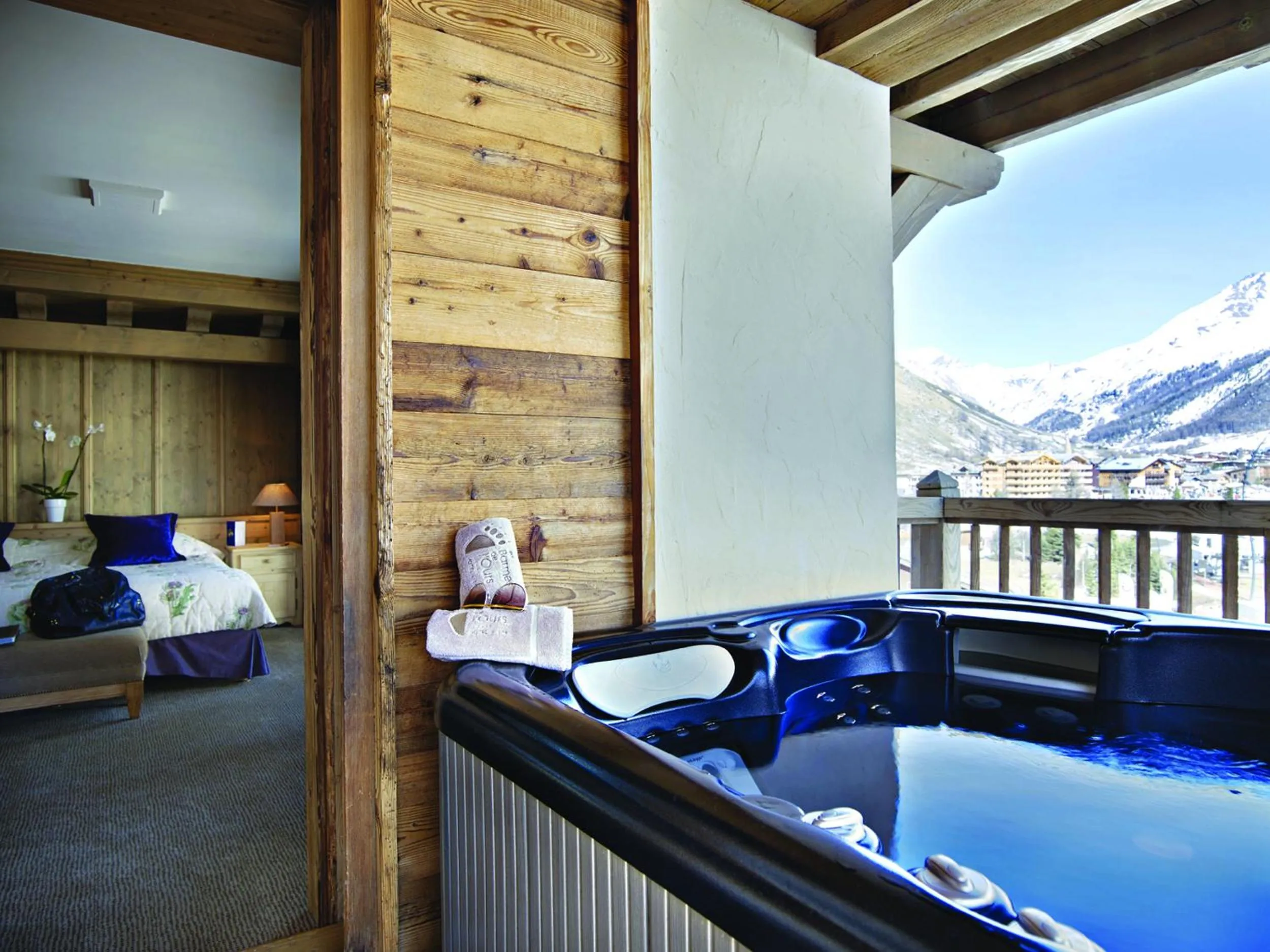 Day in Hôtel Les Barmes De l'Ours