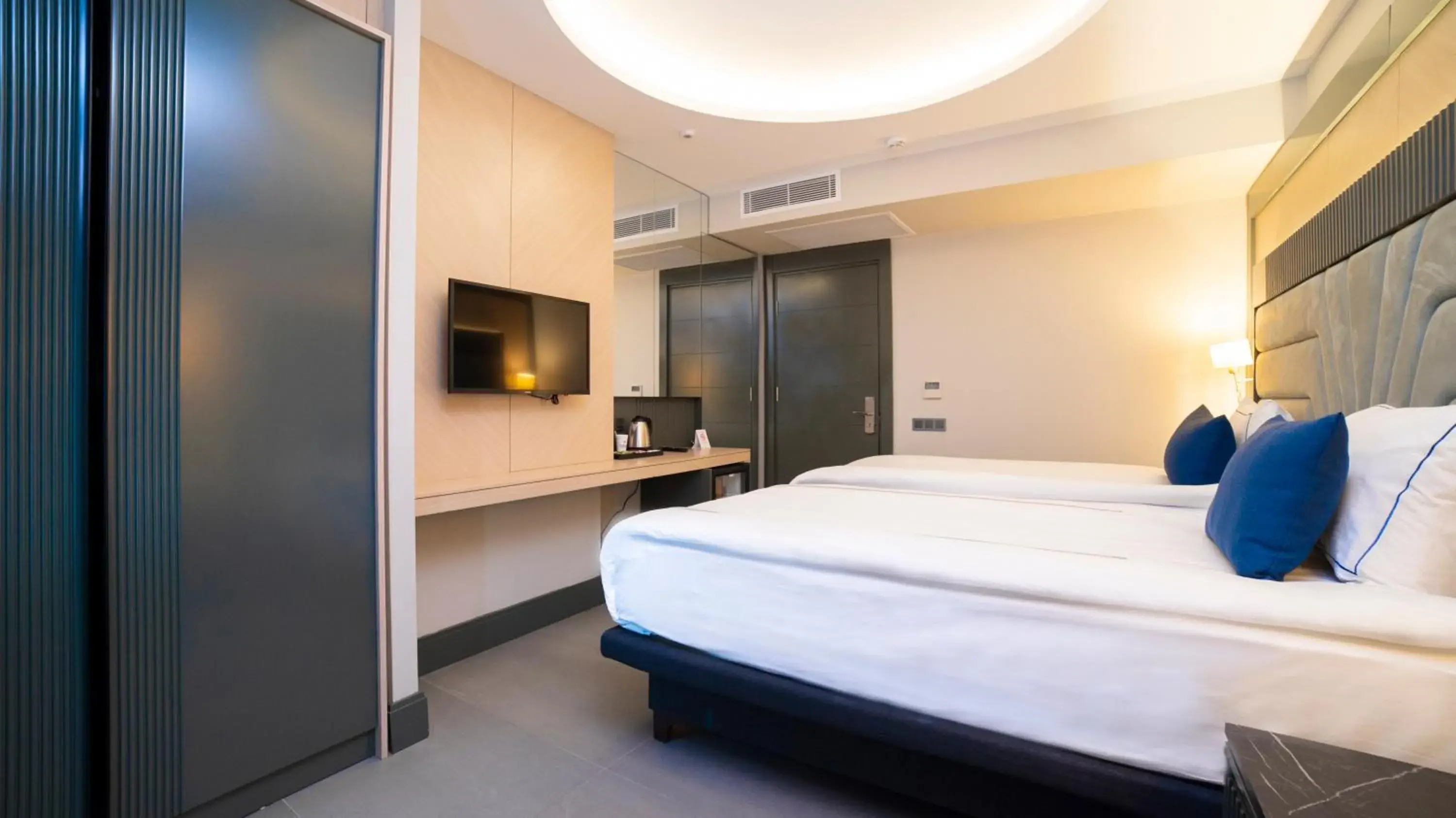Deluxe Double or Twin Room in Türkay Hotel Deluxe Double or Twin Room in Türkay Hotel