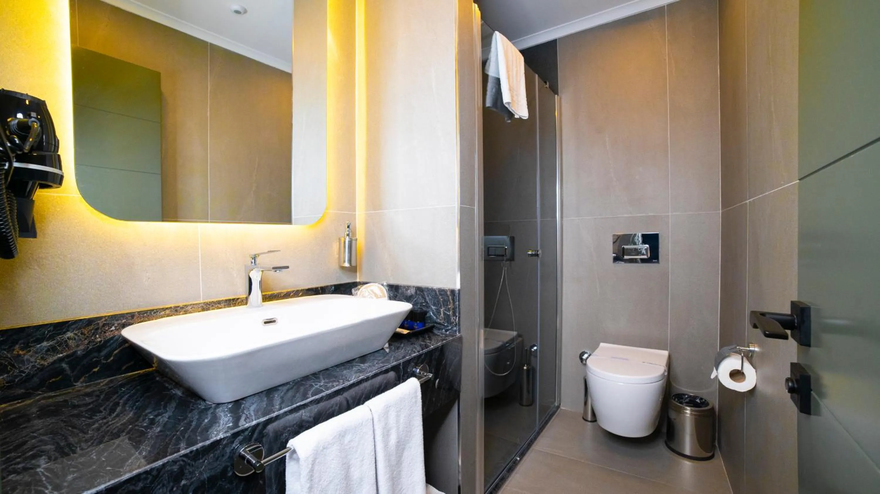 Shower in Türkay Hotel