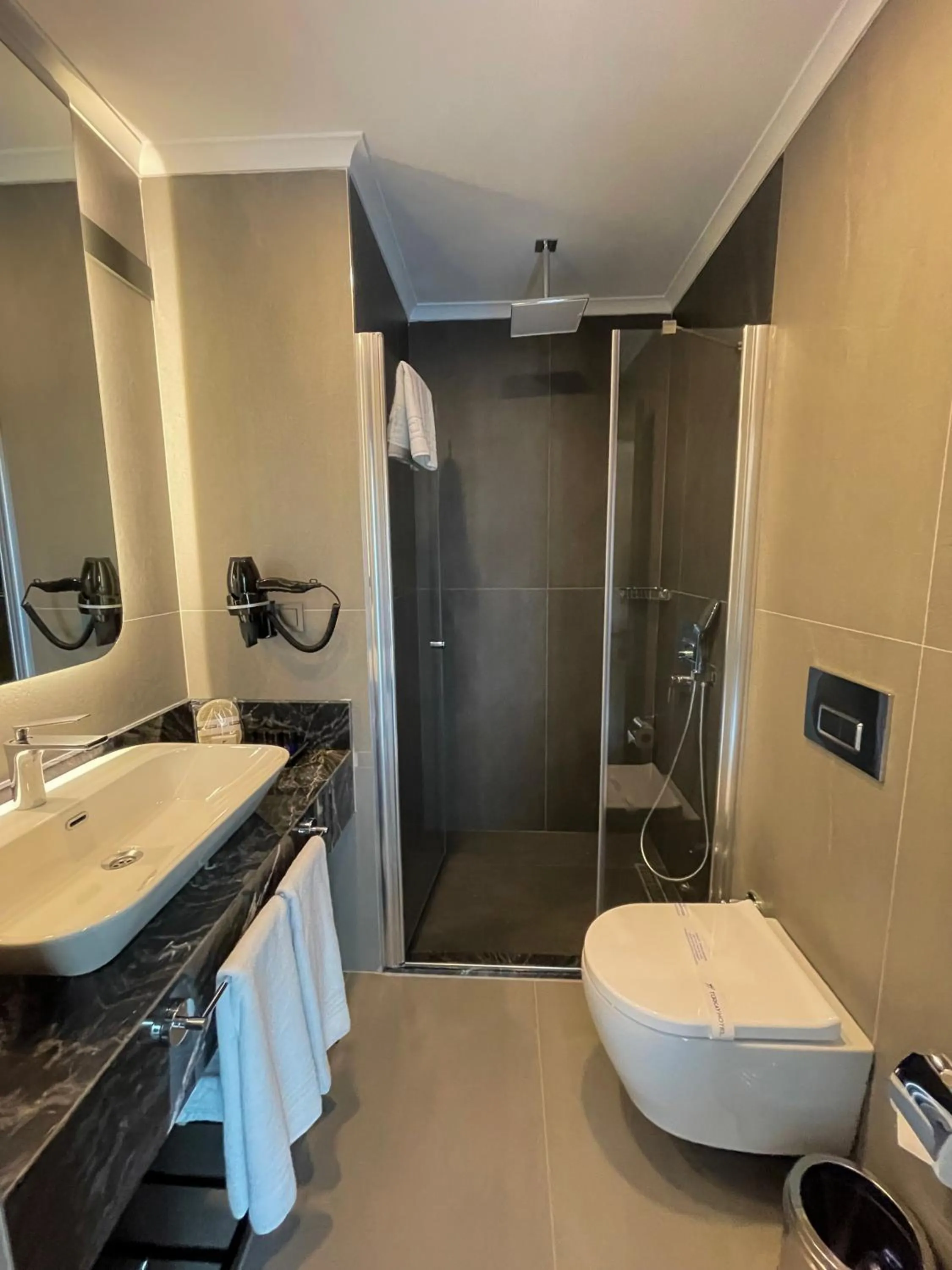 Bathroom in Türkay Hotel