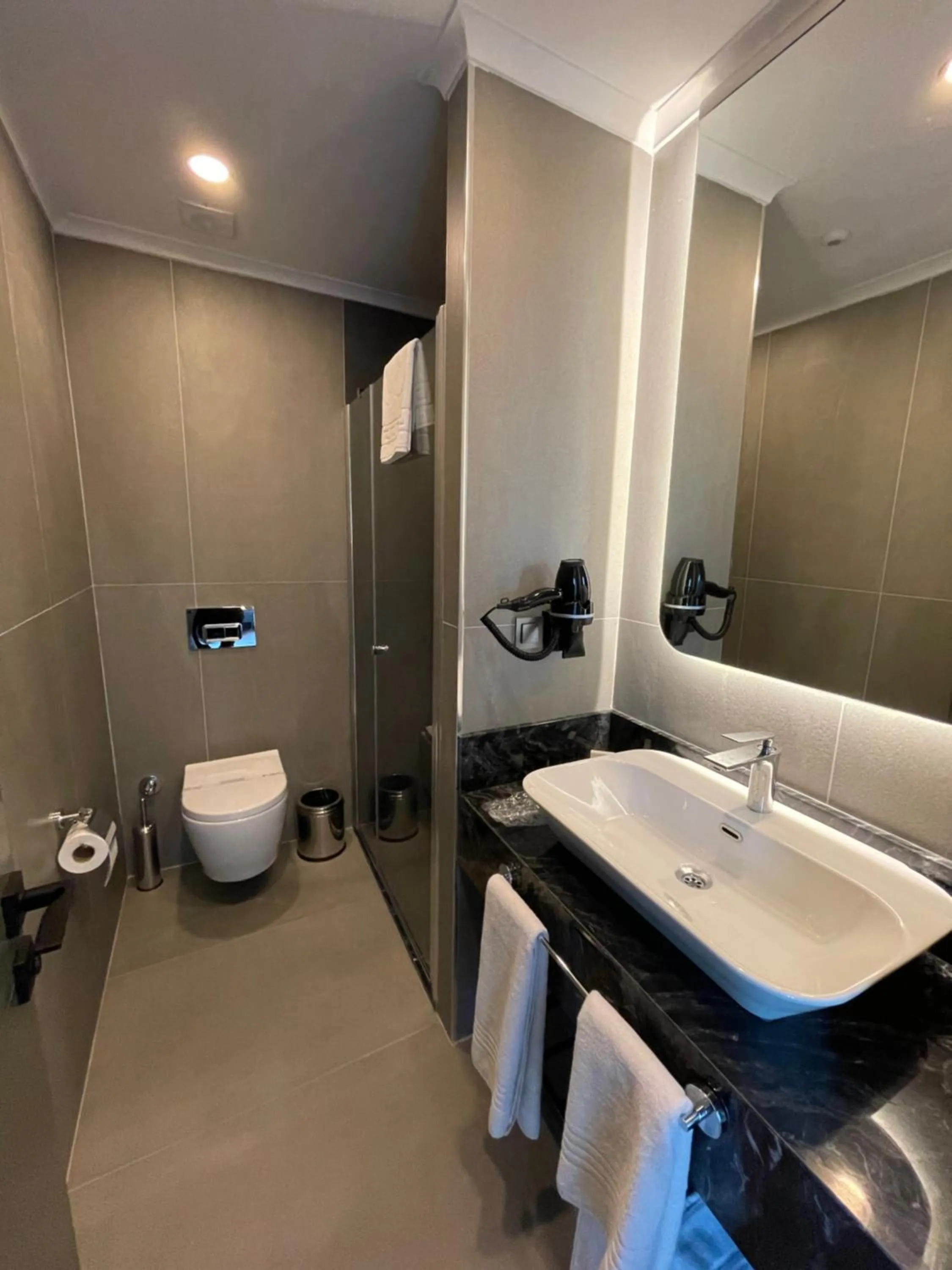 Bathroom in Türkay Hotel