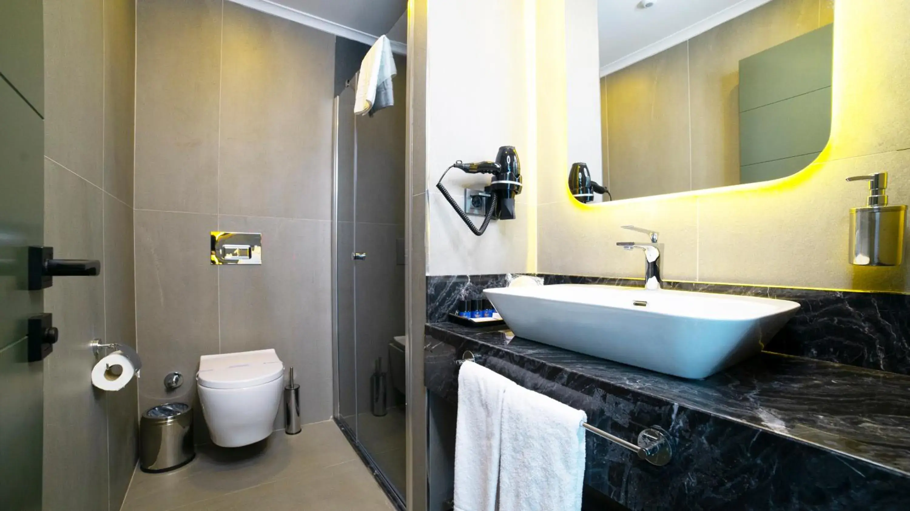 Deluxe Double or Twin Room in Türkay Hotel Deluxe Double or Twin Room in Türkay Hotel